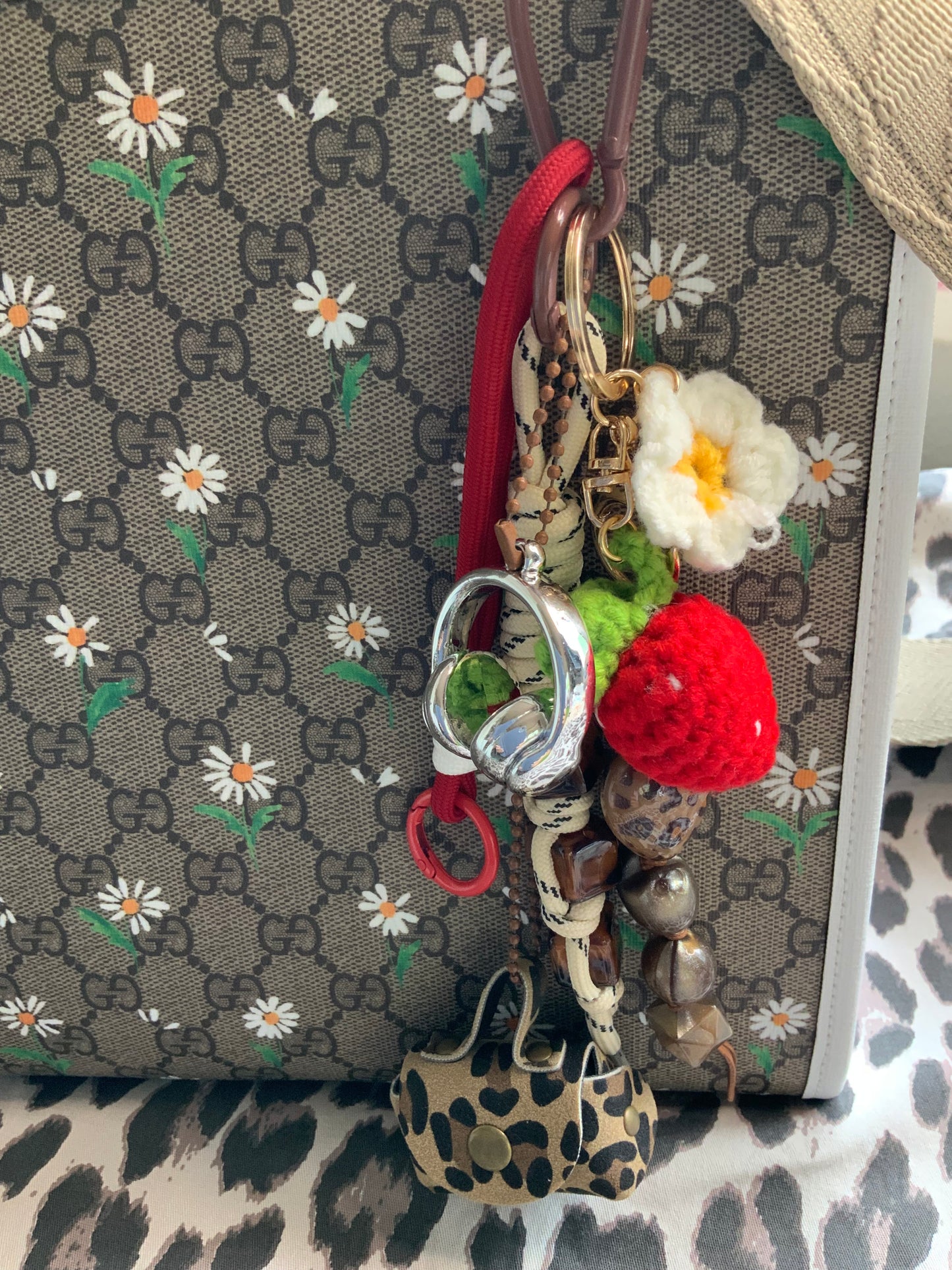 đâWild Berry Chicâ â Taschen- & SchlĂźsselanhänger (Unikat)