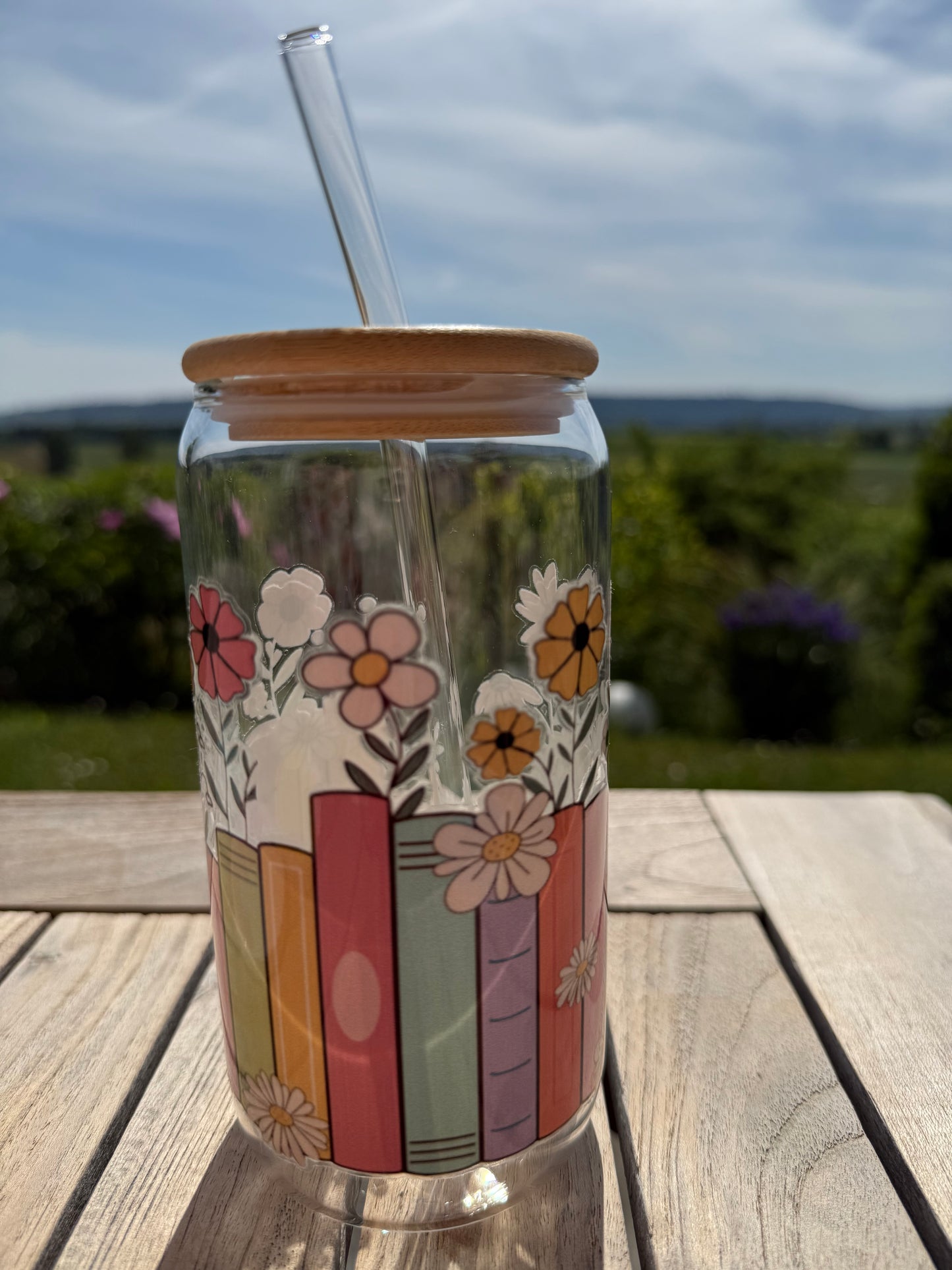 Design-Trinkglas „Booklover Edition“ – 470 ml – mit Bambusdeckel & Glasstrohhalm