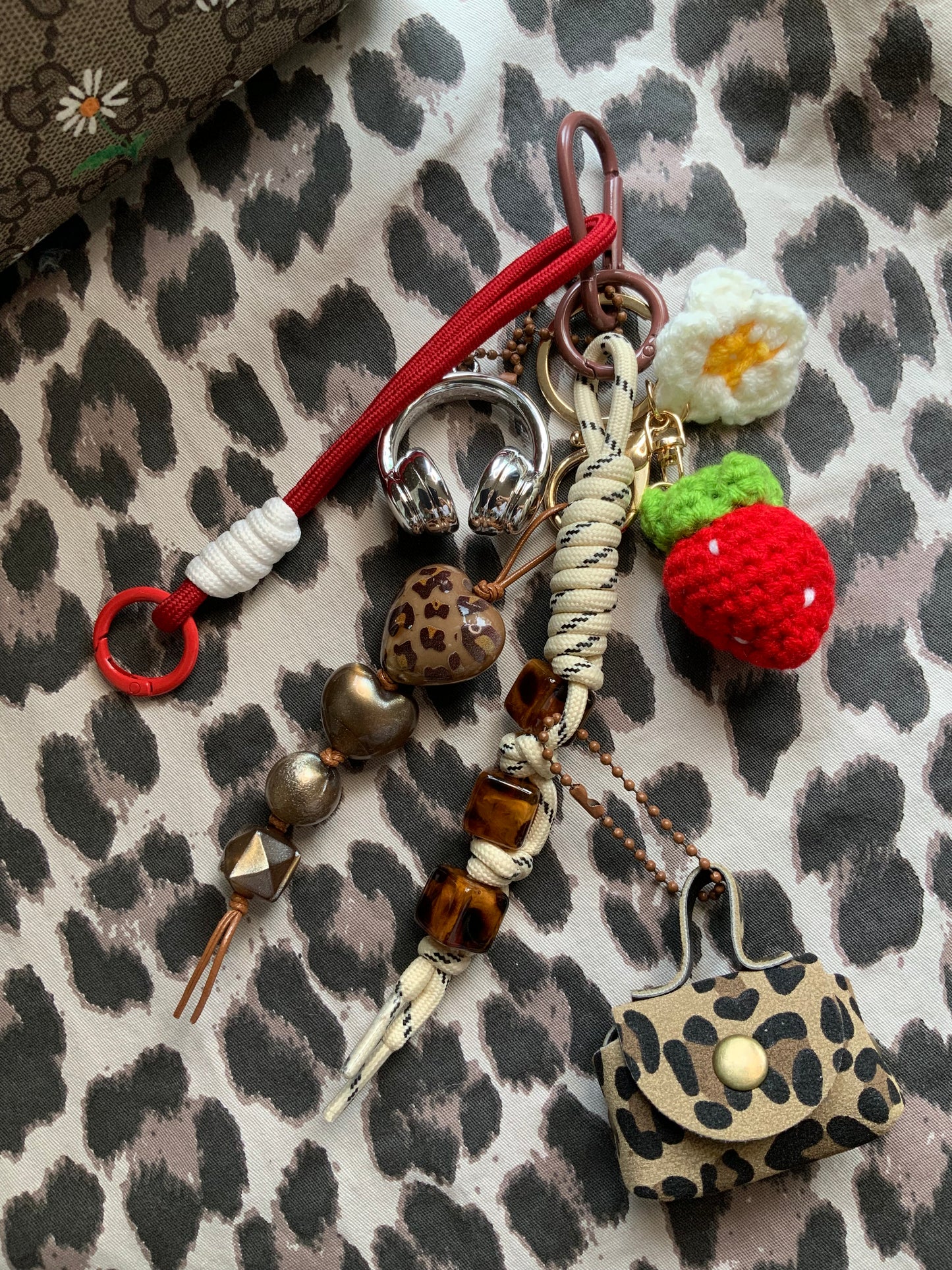 đâWild Berry Chicâ â Taschen- & SchlĂźsselanhänger (Unikat)
