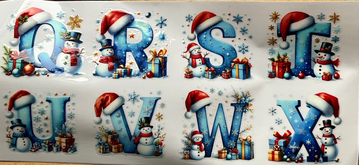 324 Weihnachtsmützen Blaues Alphabet Grösse: ca. 5cm mal 5cm