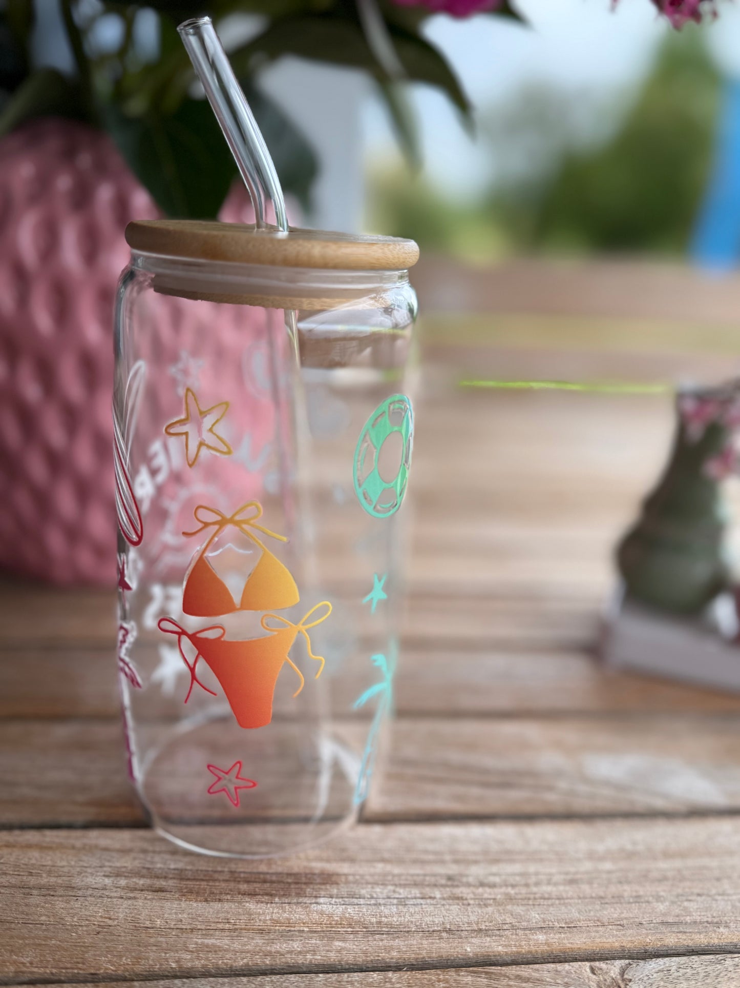 „Summer Vibes“ – handveredeltes Design-Trinkglas für den perfekten Sommerdrink (470 ml / 16 OZ)