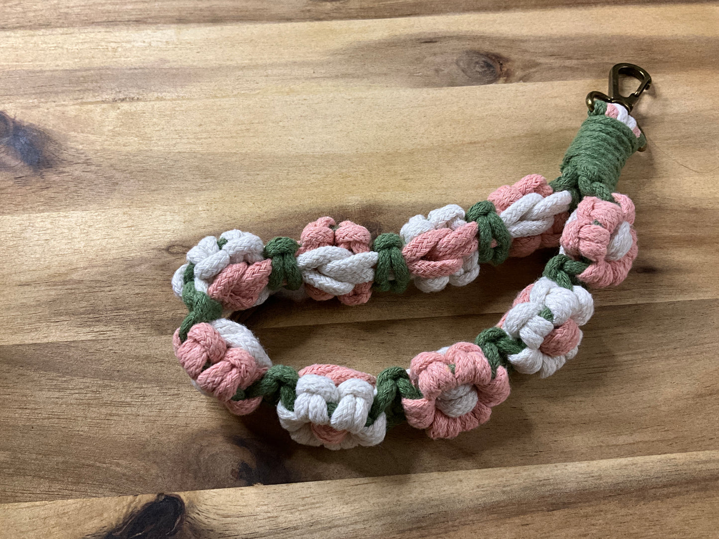 🌸 Makramee-Schlüsselband – Blumenliebe zum Mitnehmen 🌸