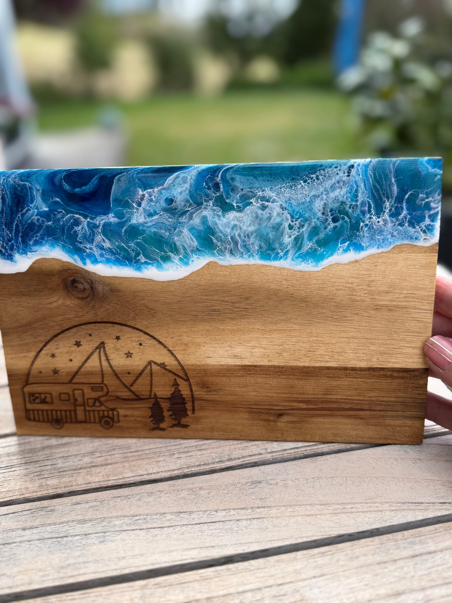 „Roadtrip ans Meer – Ocean Art Brettchen mit Camper-Liebe“