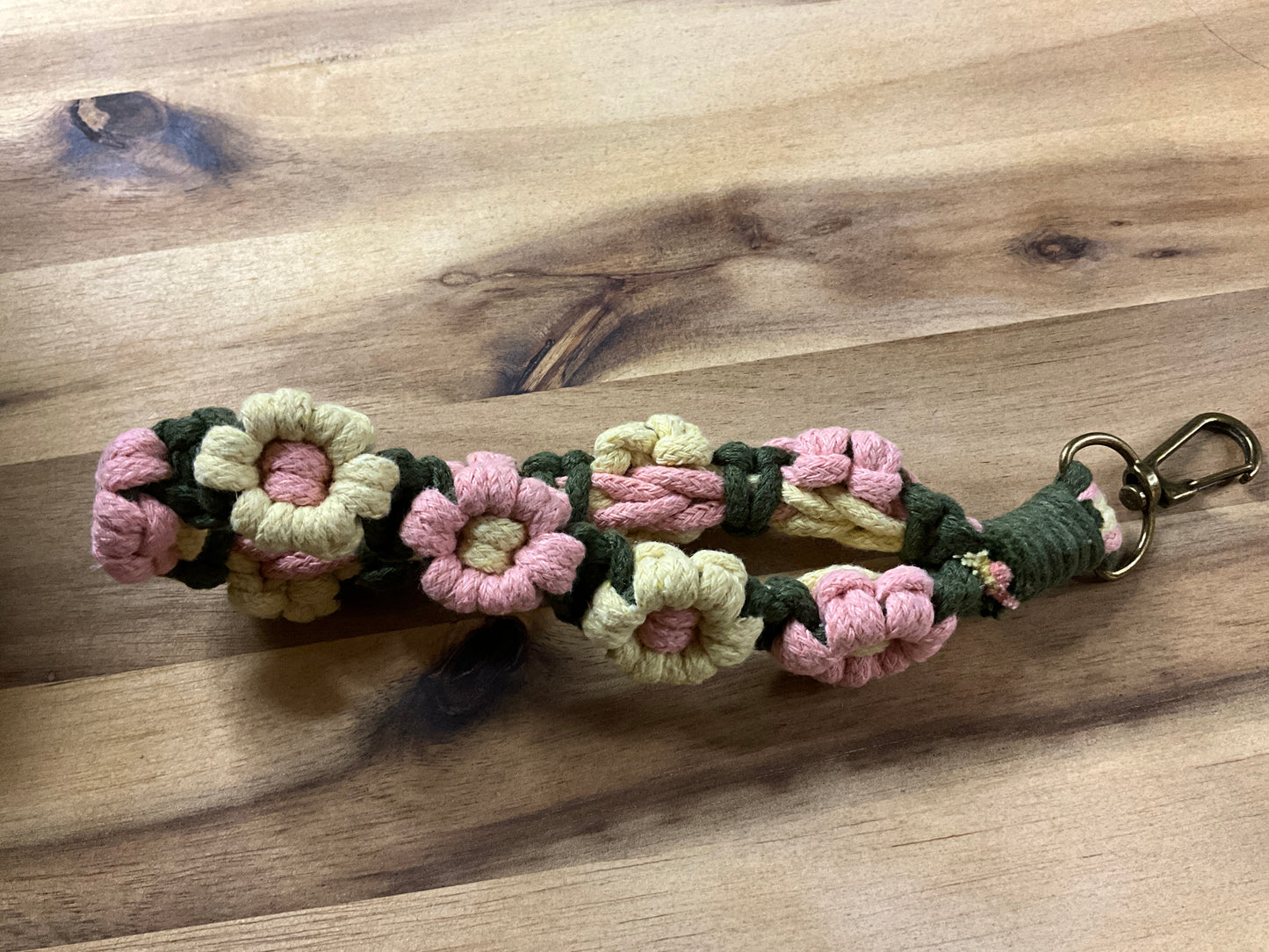 🌸 Makramee-Schlüsselband – Blumenliebe zum Mitnehmen 🌸
