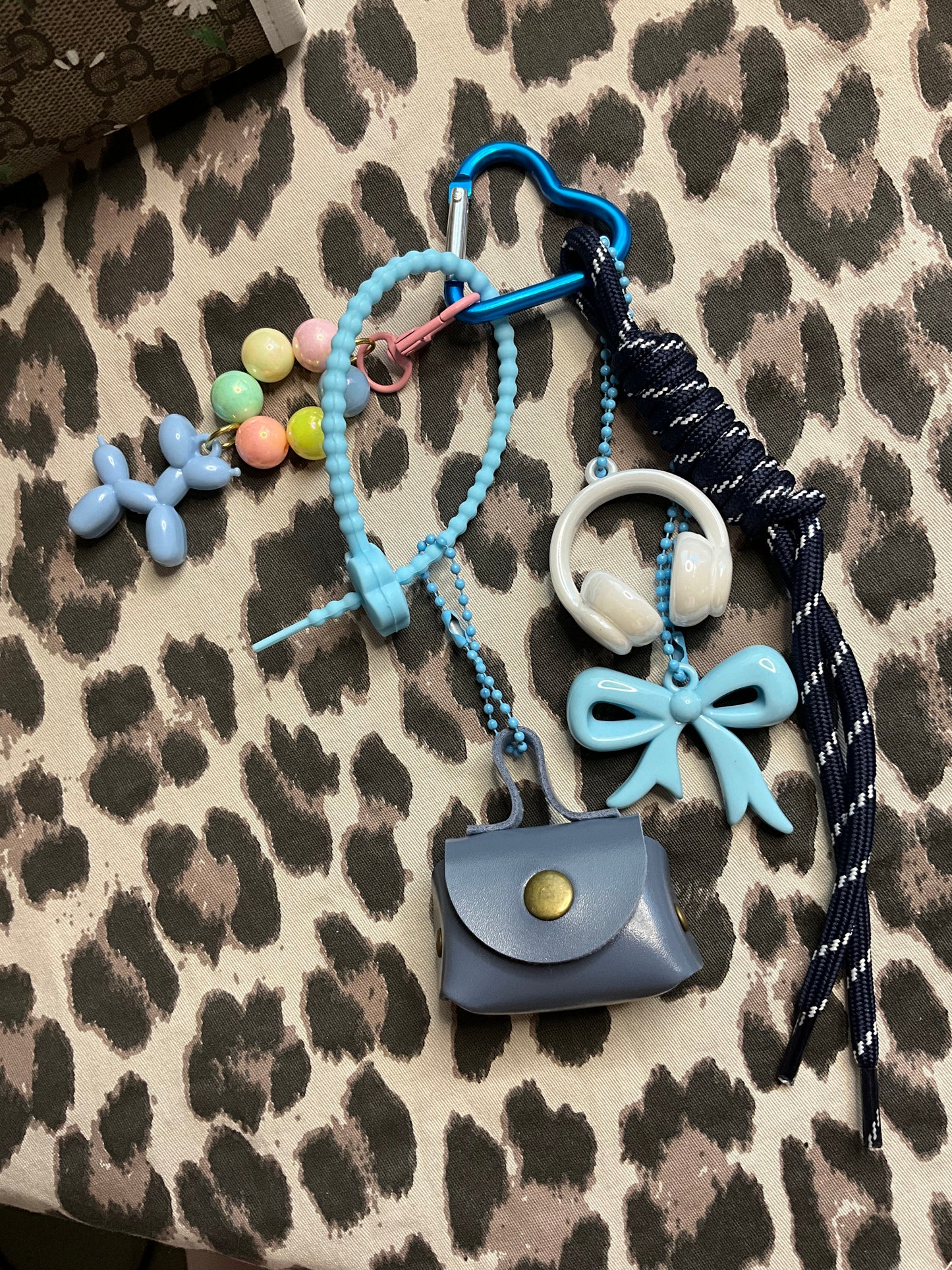 đ§ âBlue Vibesâ â Taschen- & SchlĂźsselanhänger (Unikat)