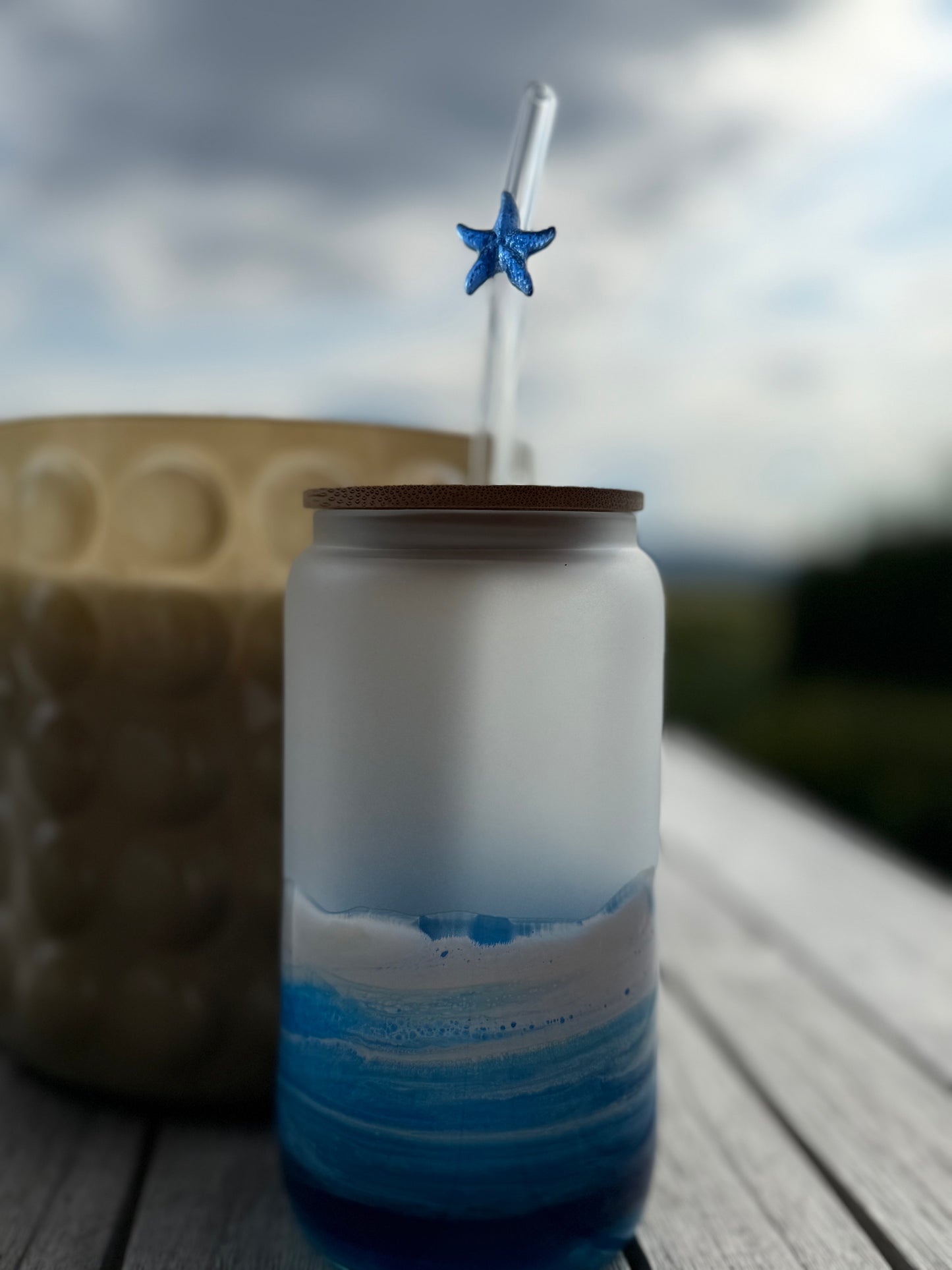 Design Trinkglas in Wunschfarben gegossen mit Resin, frostet oder klar mit Bambusdeckel.