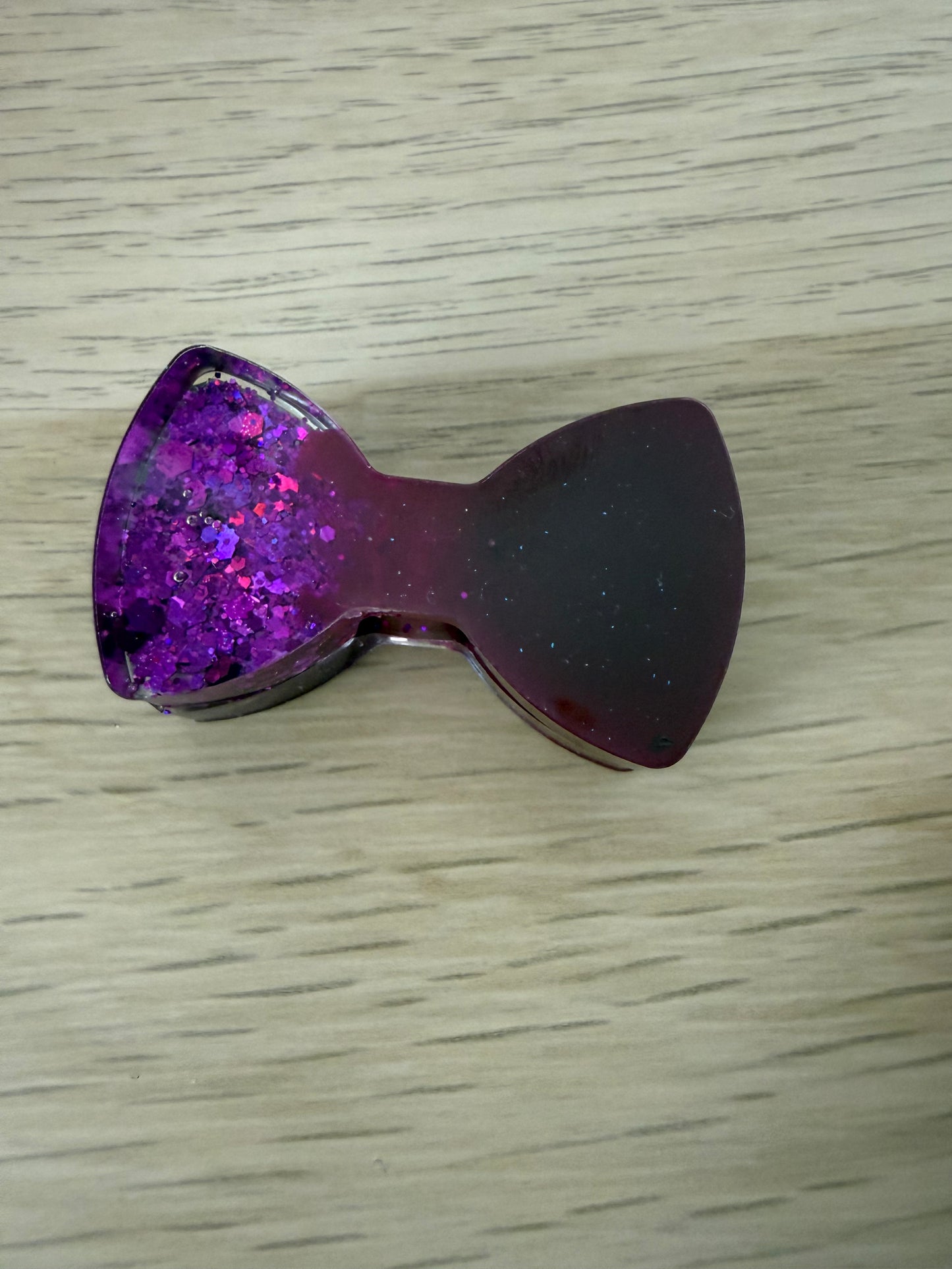 Bow Resin – Handmade „Tiny Toppers by Art by Nic“