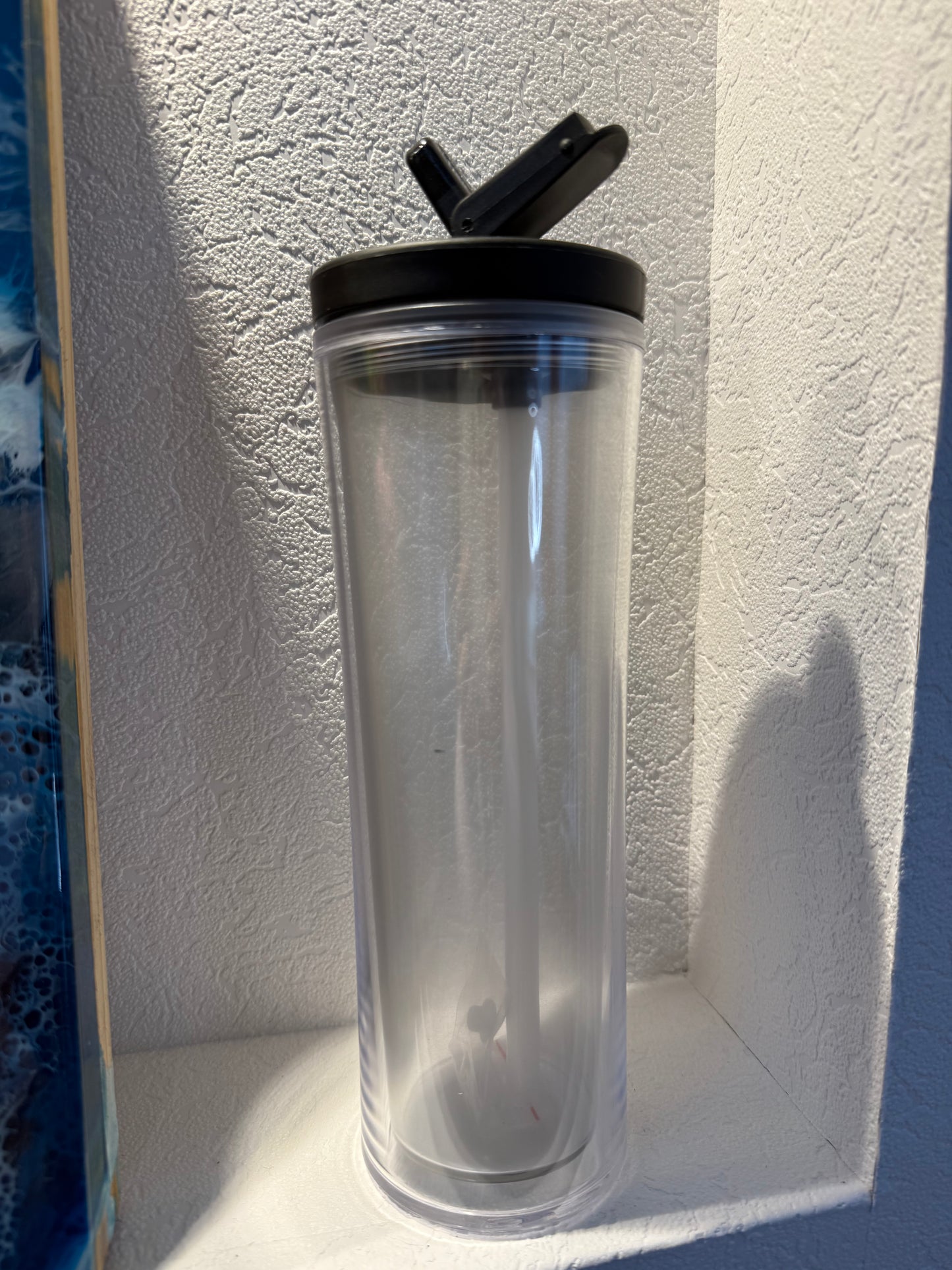 „Der Schlanke“  Snow Globe Cup mit klapp-Trinkhalm– handmade by Art by Nic ca.600ml individuell