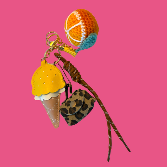 „Sweet & Juicy – Taschenanhänger mit Orange, Eis & Leo“