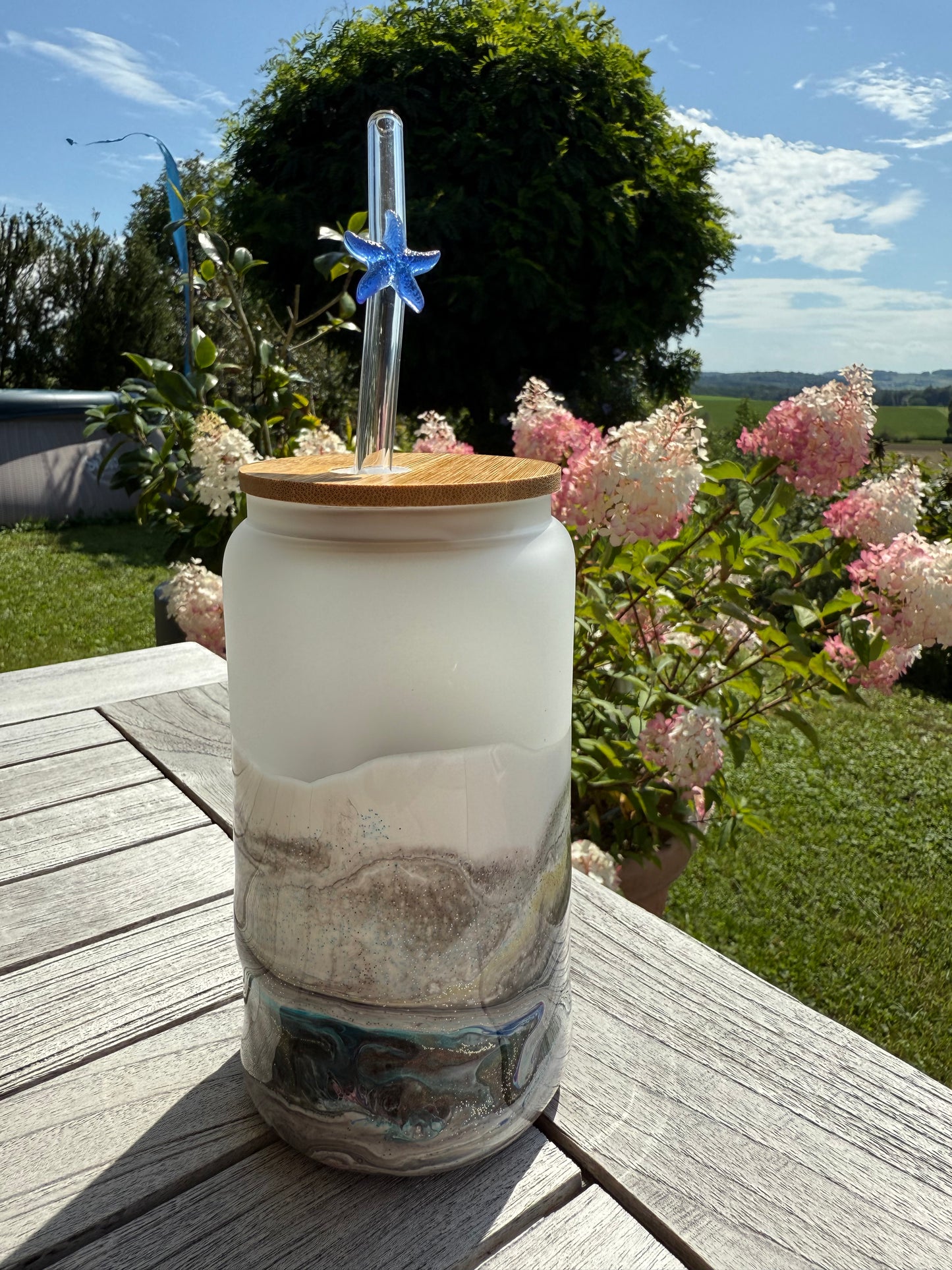 Design Trinkglas in Wunschfarben gegossen mit Resin, frostet oder klar mit Bambusdeckel.