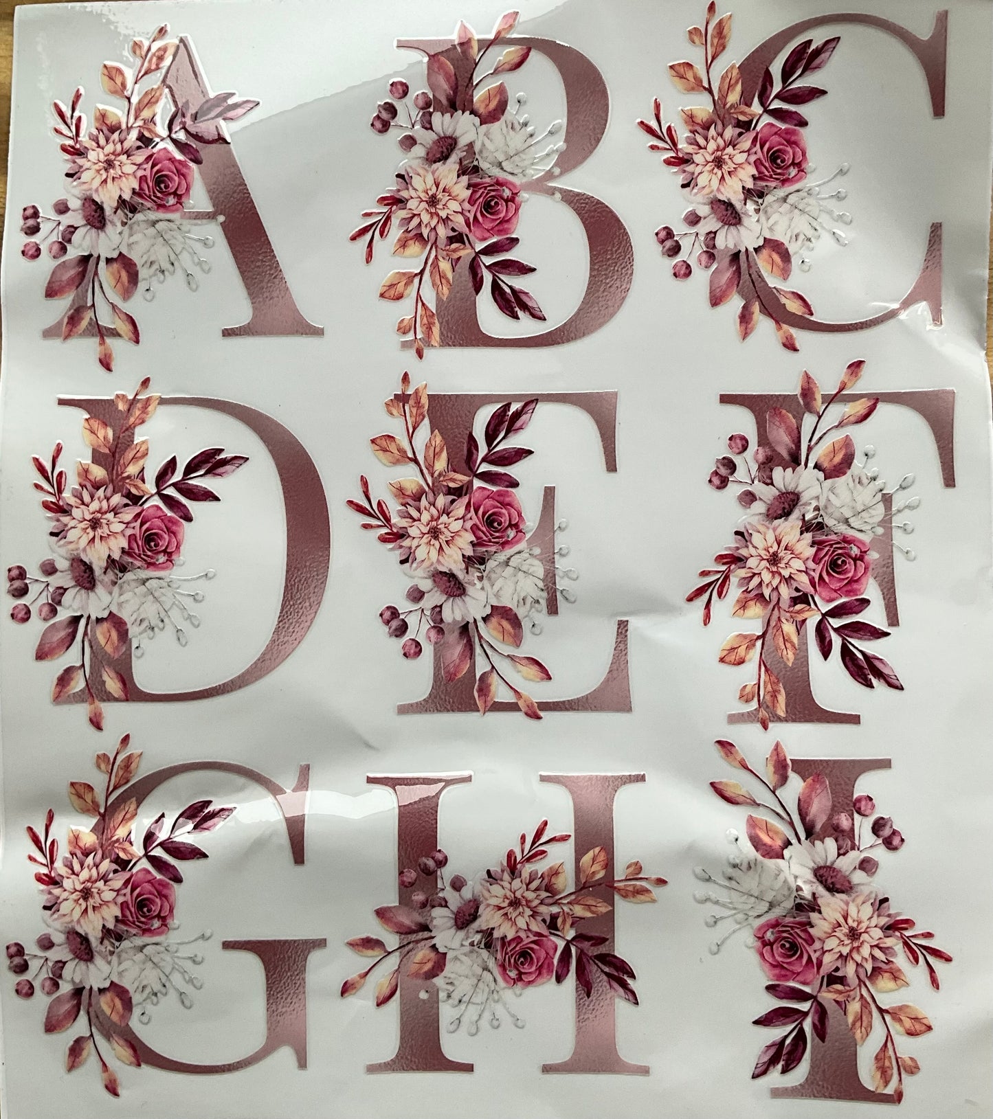 325 Altrosa Alphabet mit Blumen  Grösse: ca. 7 cm mal  7 cm