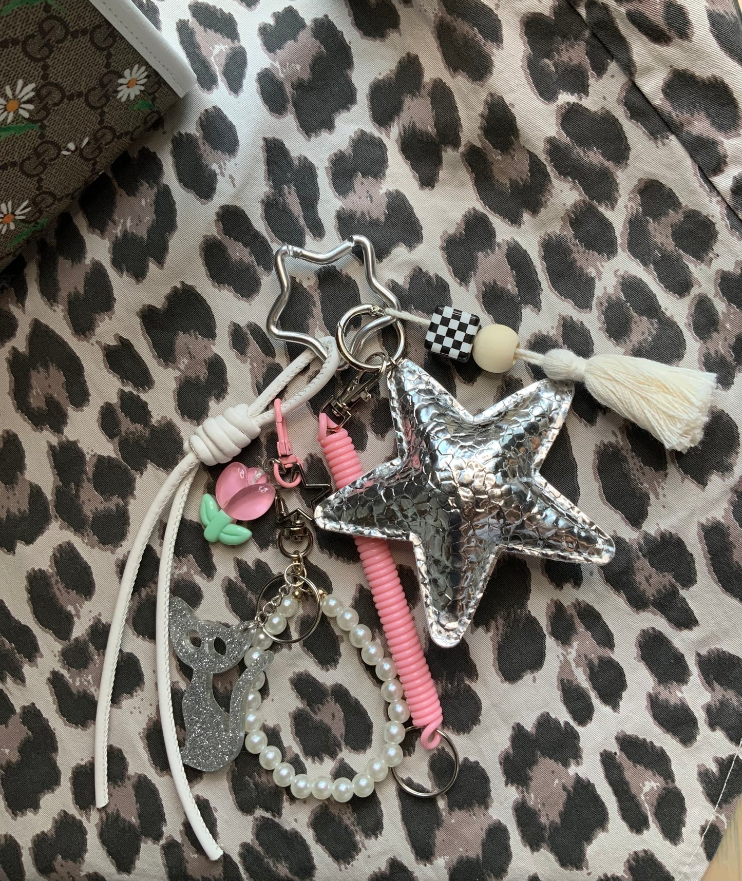 ✨ „Starglitter Cat“ – Taschen- & Schlüsselanhänger (Unikat)