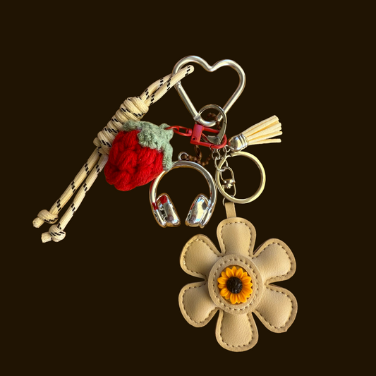 „Strawberry Vibes & Sunflower Dreams – Taschenanhänger mit Retro-Flair“