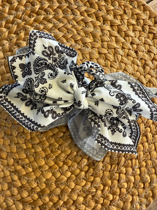 🖤 Haarspange „Bandana Chic“ – der Tuch-Look fürs Haar