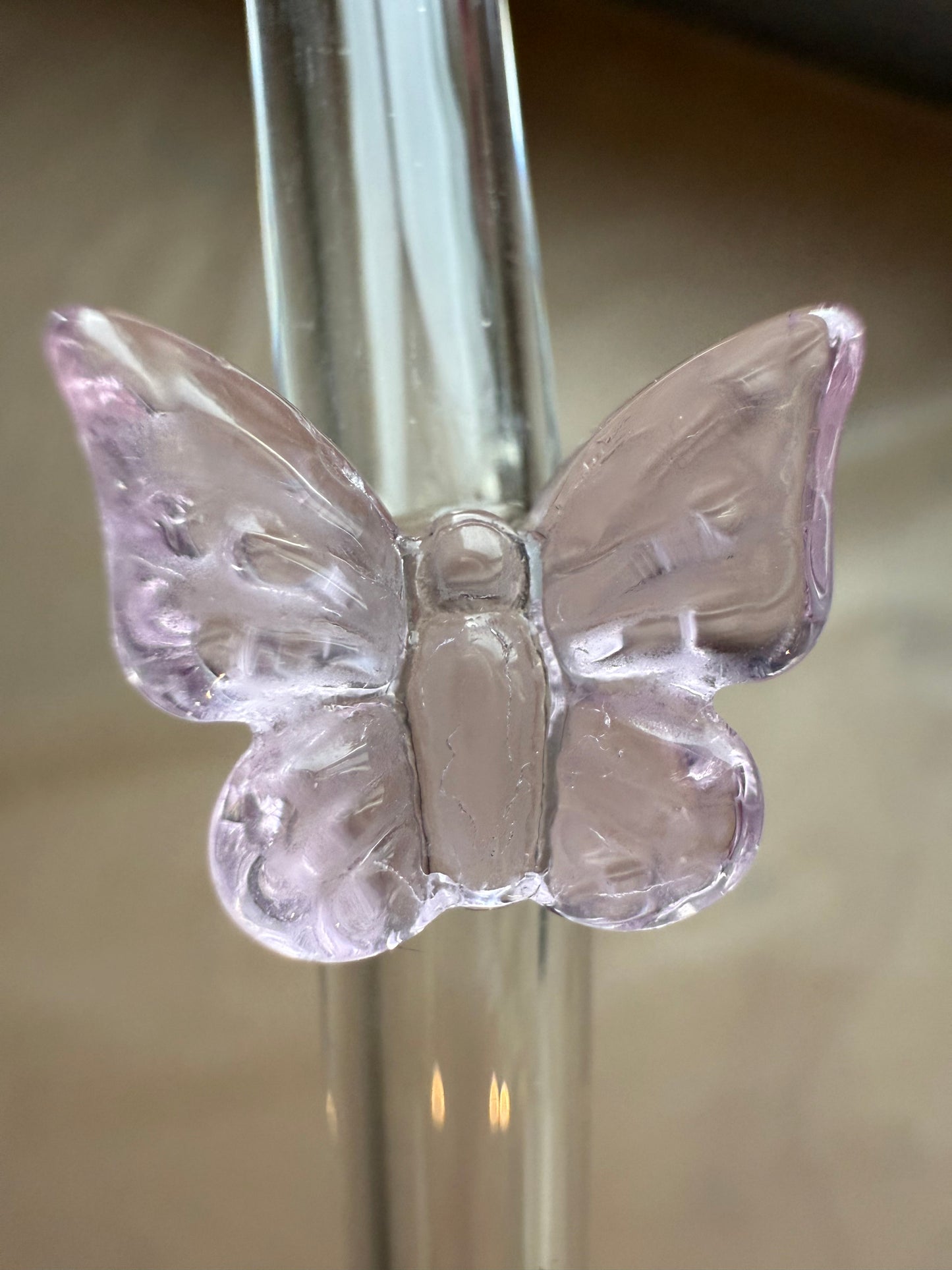 Glastrinkhalm mit Glasschmetterling – zart, verspielt & elegant