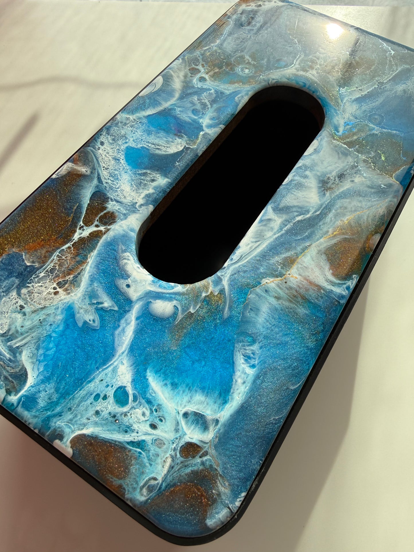 Taschentuchbox mit handveredeltem Resin-Deckel – Ocean Art Unikat
