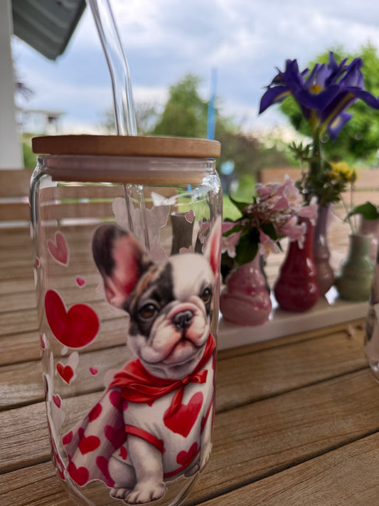 Design-Trinkglas mit Frenchie in Herzcape – 470 ml | Handveredelt | Wiederverwendbar & Umweltfreundlich