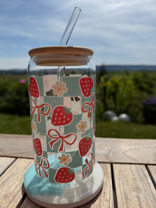 Design-Trinkglas “Erdbeer-Sommer” | 470 ml | Bambusdeckel & Glasstrohhalm