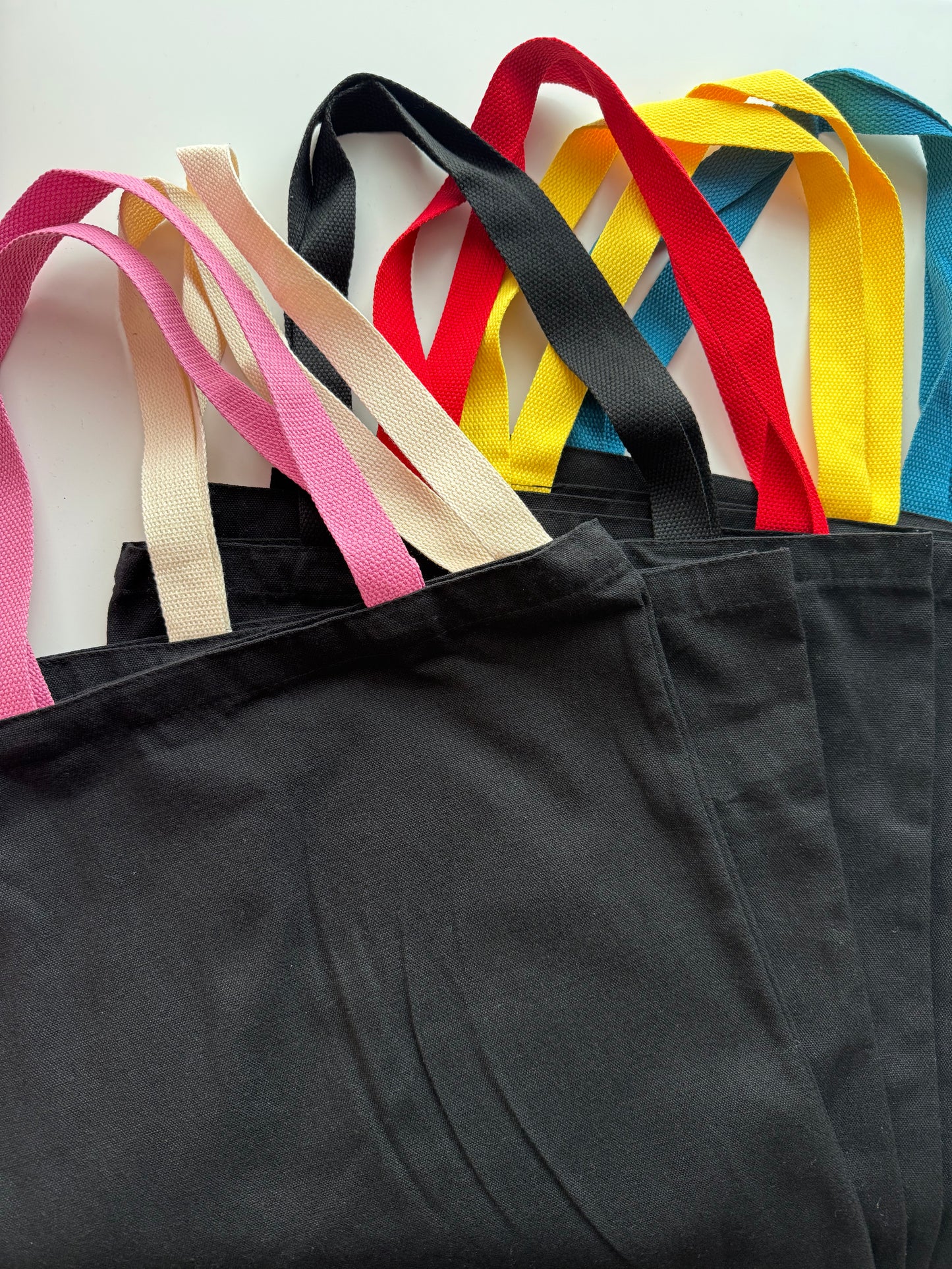 Schwarze Tasche bunte Henkel für Sticker Deine Tasche. Deine Idee. Dein Style.
