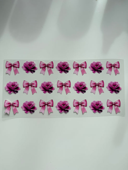 Blumen und Schleifen