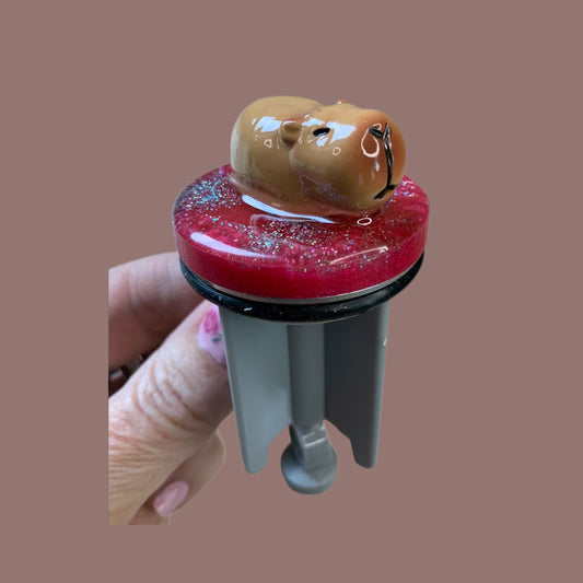 Handveredelter Waschbeckenstöpsel – Capybara auf Glitzerthron