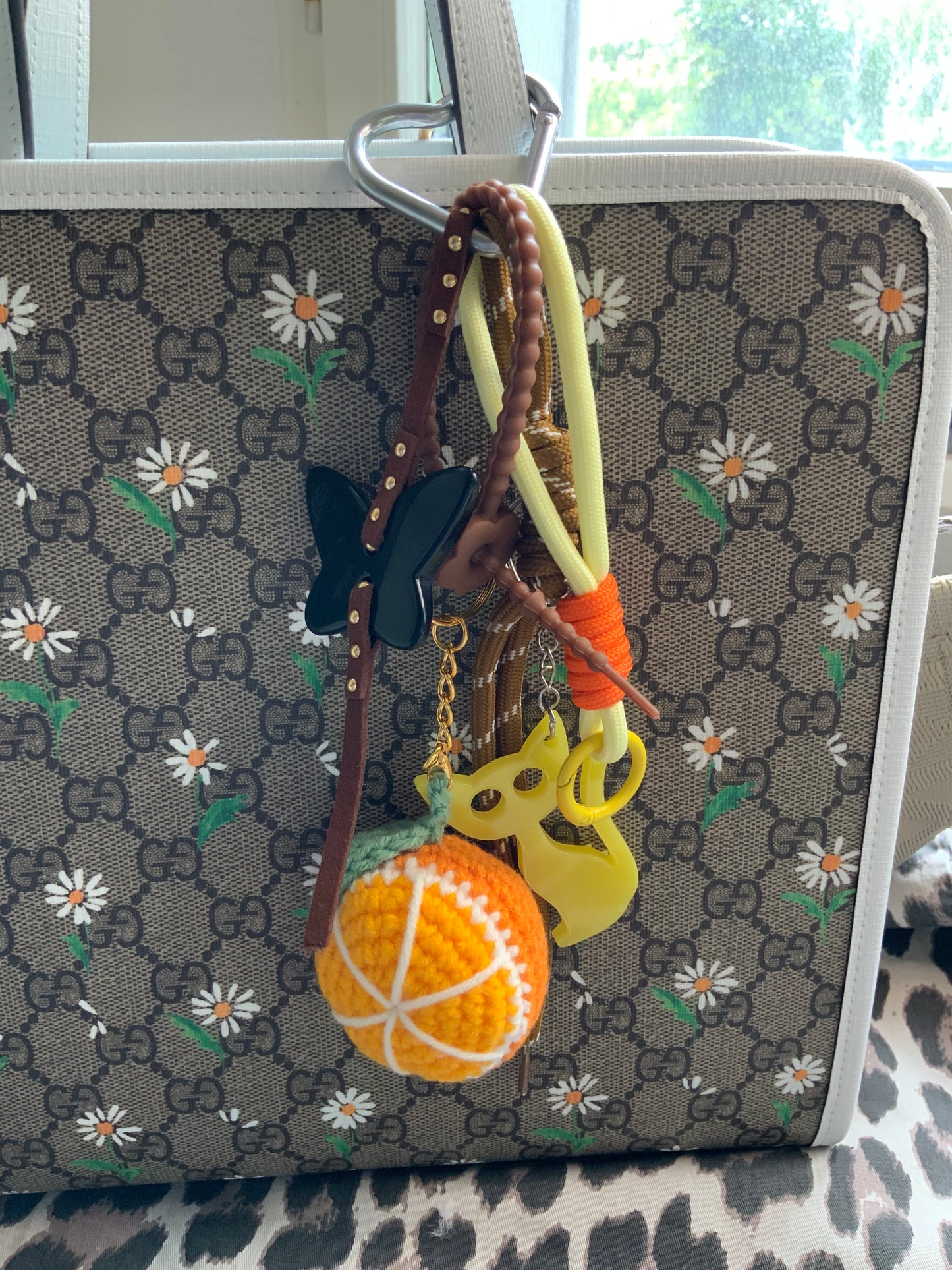 🍊 „Citrus Cat“ Taschen- & Schlüsselanhänger – handmade & frech-fruchtig