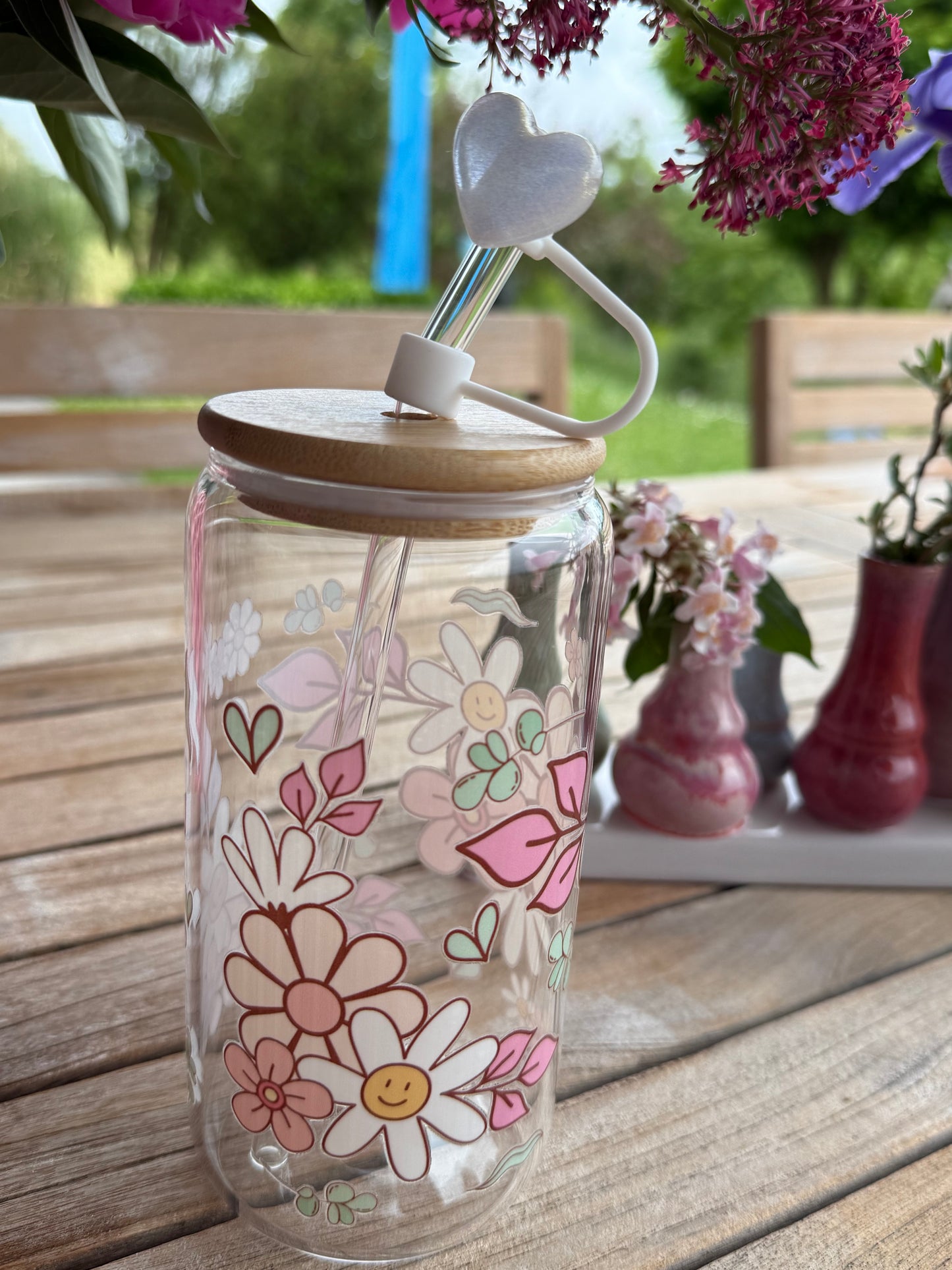 „Happy Flower Power“ – handveredeltes Design-Trinkglas mit Schmetterlingen (470 ml / 16 OZ)
