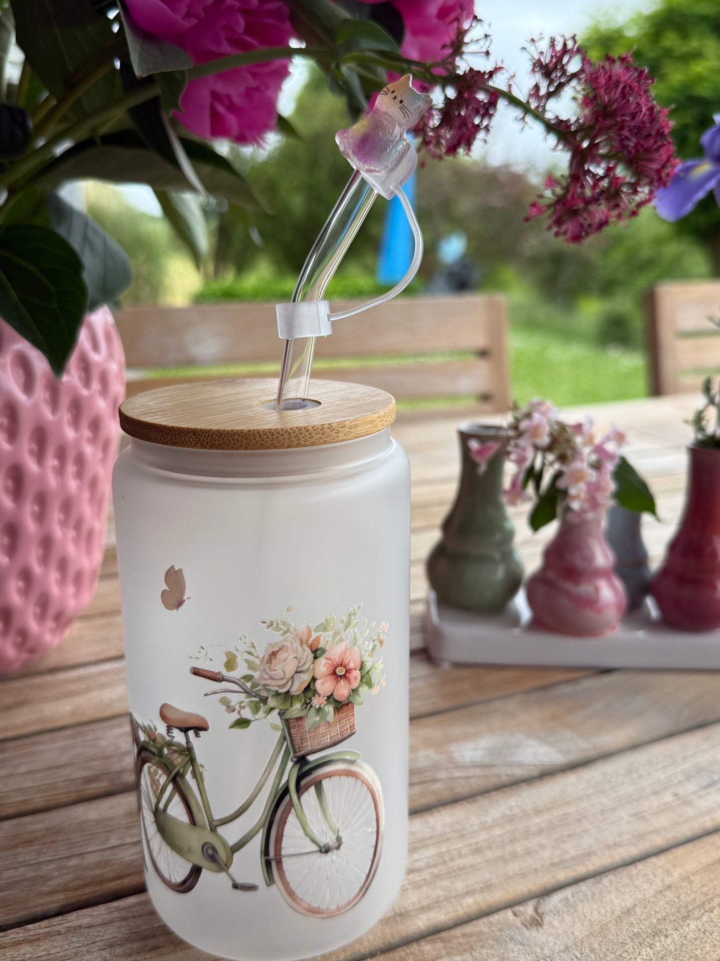 „Hollandrad mit Blumenkorb“ – handveredeltes gefrostetes Trinkglas (470 ml / 16 OZ)