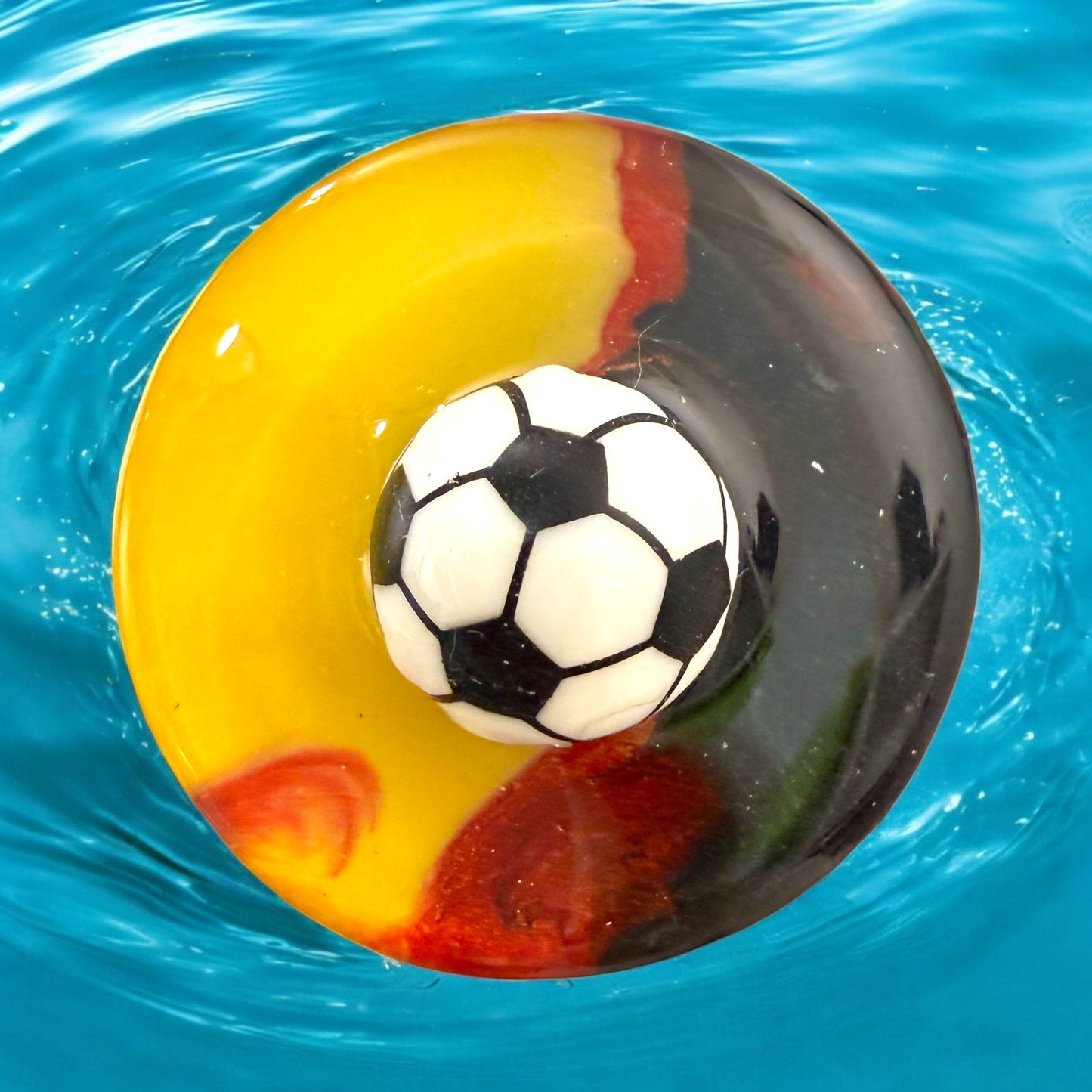 Goalgetter im Bad – Fußball-Stöpsel in Deutschlandfarben