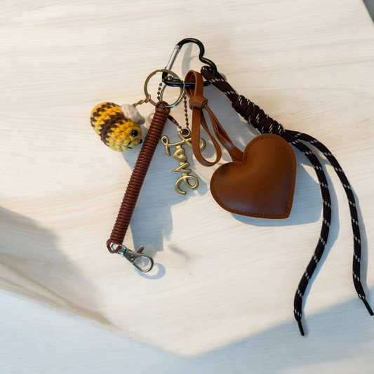 „Bee in Love – Schlüsselanhänger mit Herz“