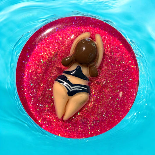 “Pink Splash – Schwimmerin auf Glitzerwelle”