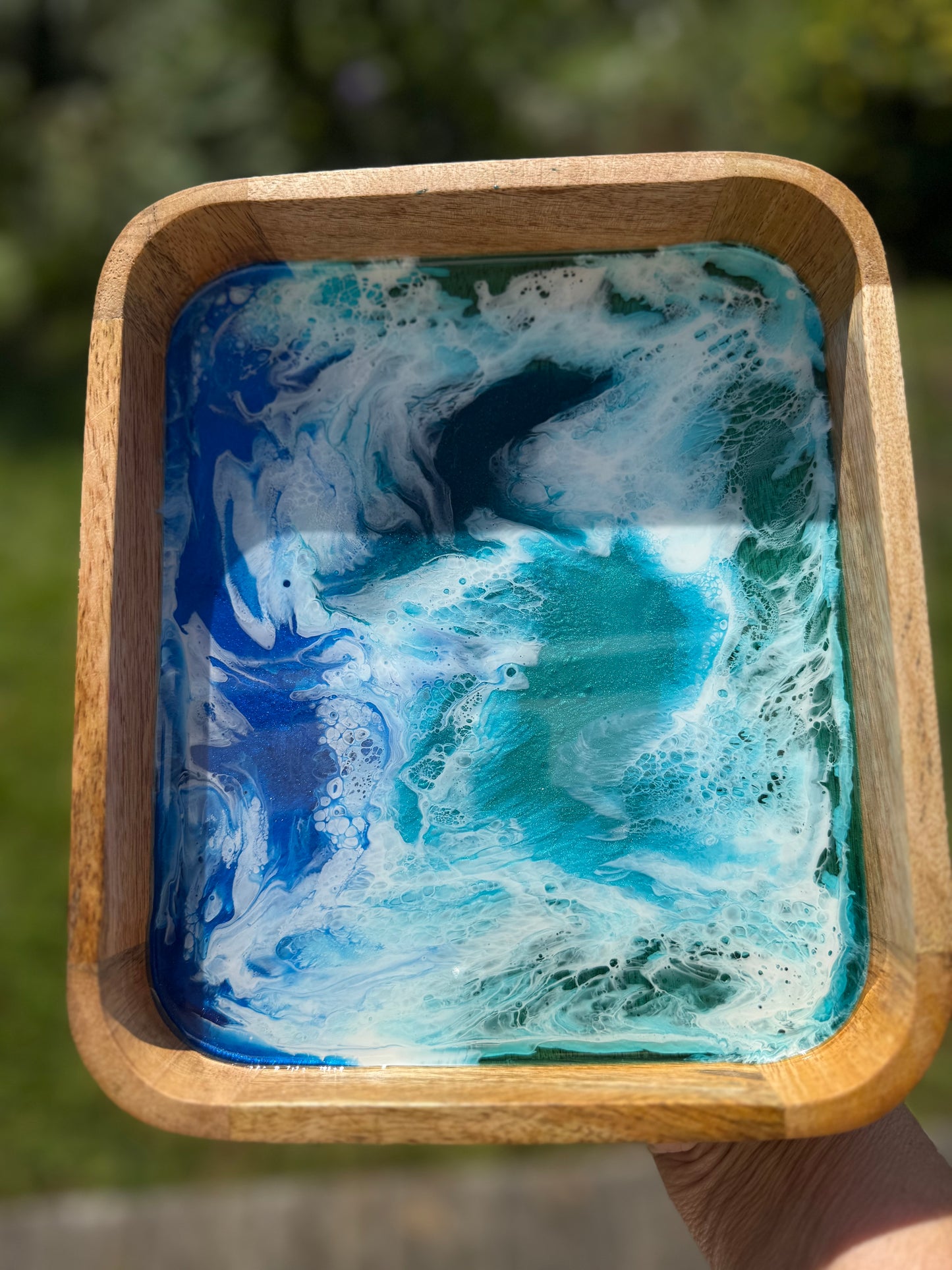 Ocean Art Mango-Holz-Tablett – Wellen, die bleiben 🌊💙