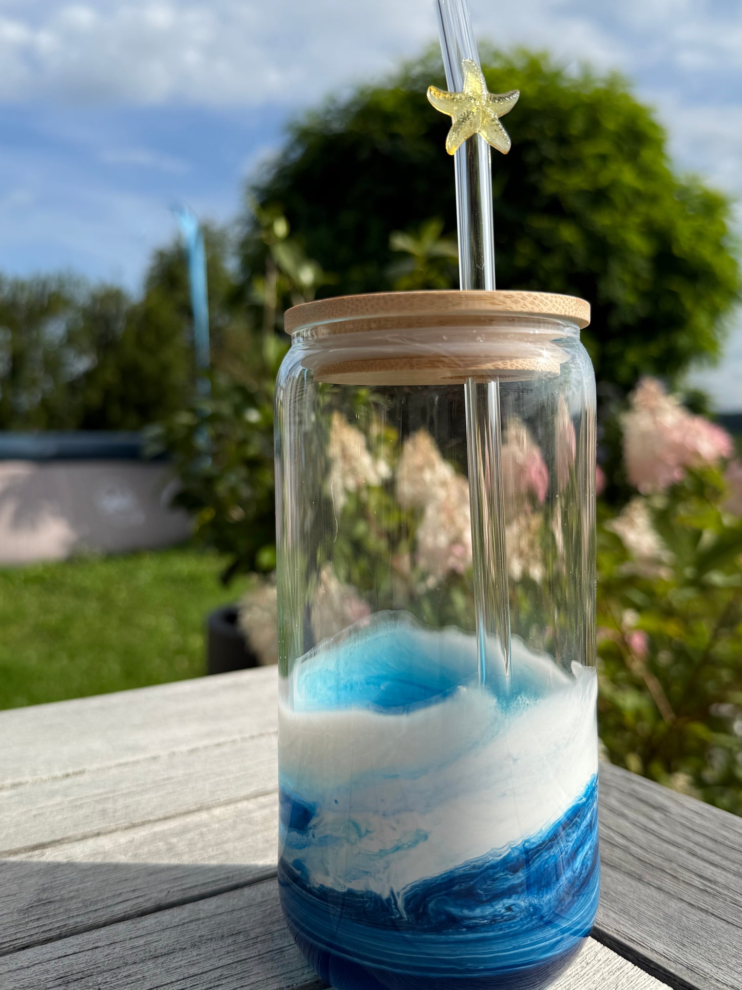 Design Trinkglas in Wunschfarben gegossen mit Resin, frostet oder klar mit Bambusdeckel.