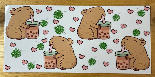 Capybara mit Trinkglas