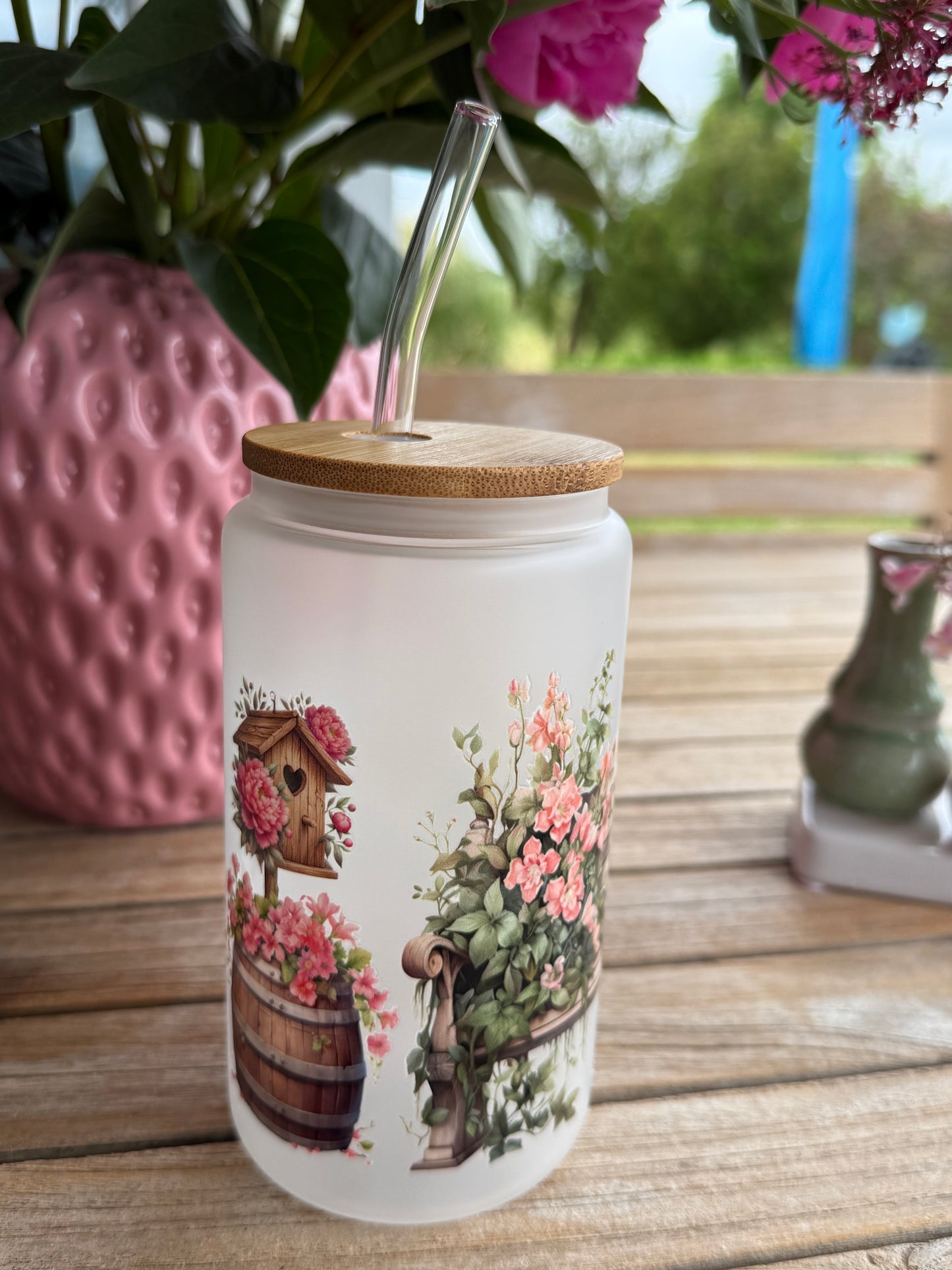 „Hollandrad mit Blumenkorb“ – handveredeltes gefrostetes Trinkglas (470 ml / 16 OZ)