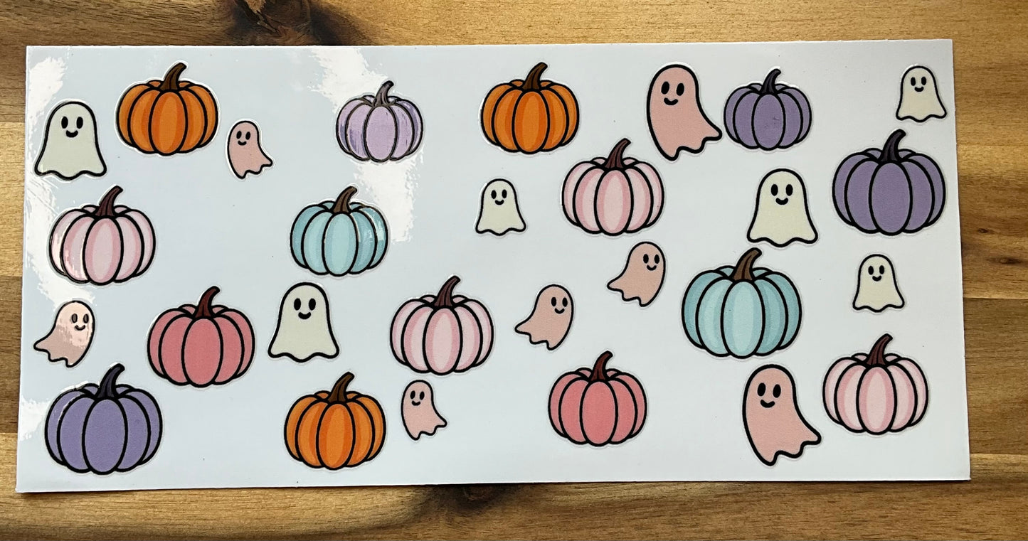 Kürbisse in Pastell mit Geistern