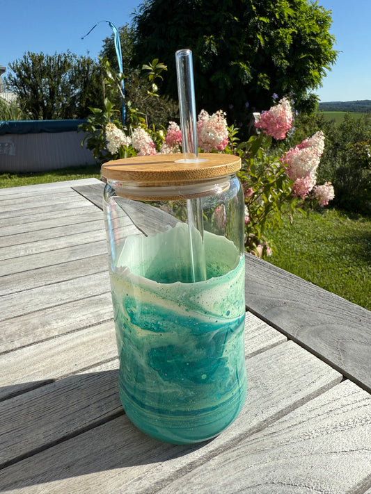 🌊 Handgegossenes Resin-Trinkglas | Grüntöne mit Glitzer | Unikat