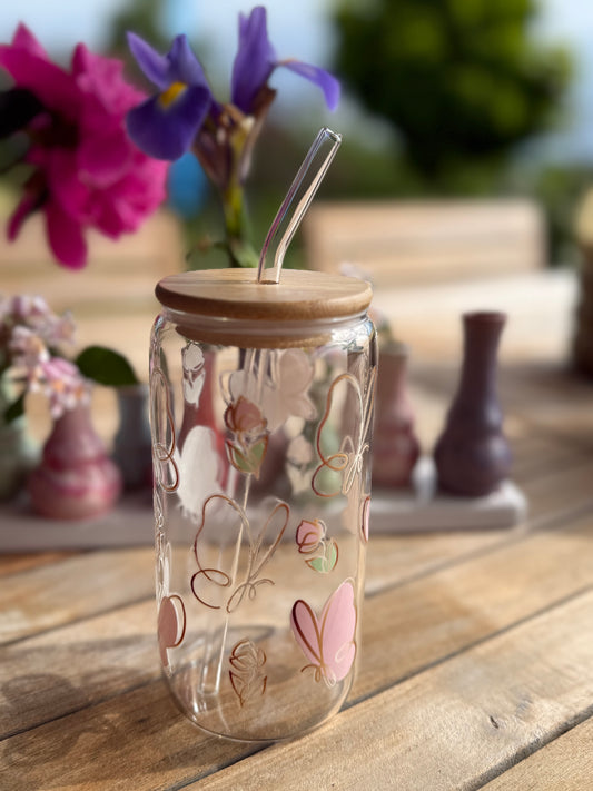 Butterfly Breeze“ – Design-Trinkglas mit zarten Schmetterlingen
