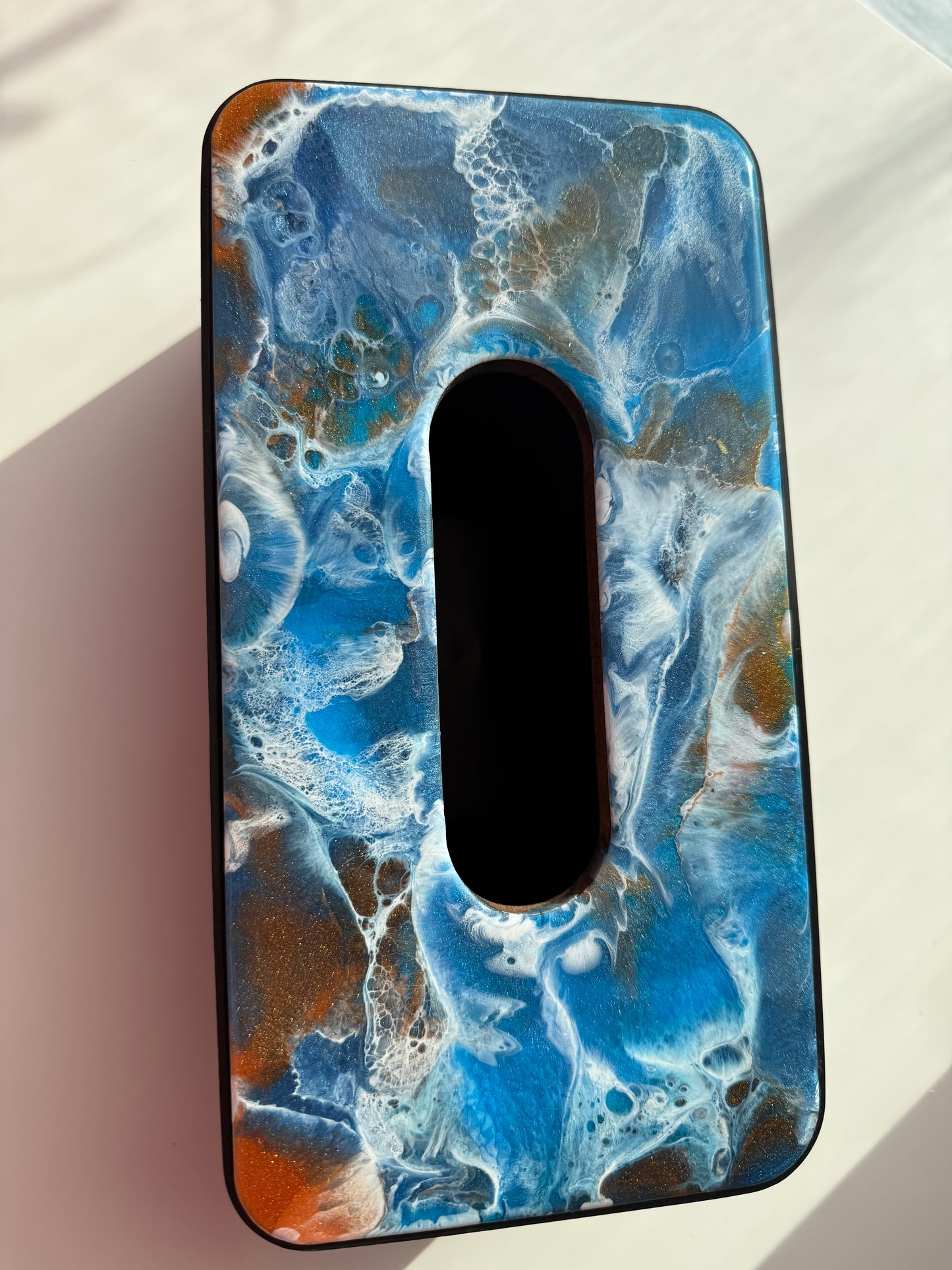 Taschentuchbox mit handveredeltem Resin-Deckel – Ocean Art Unikat