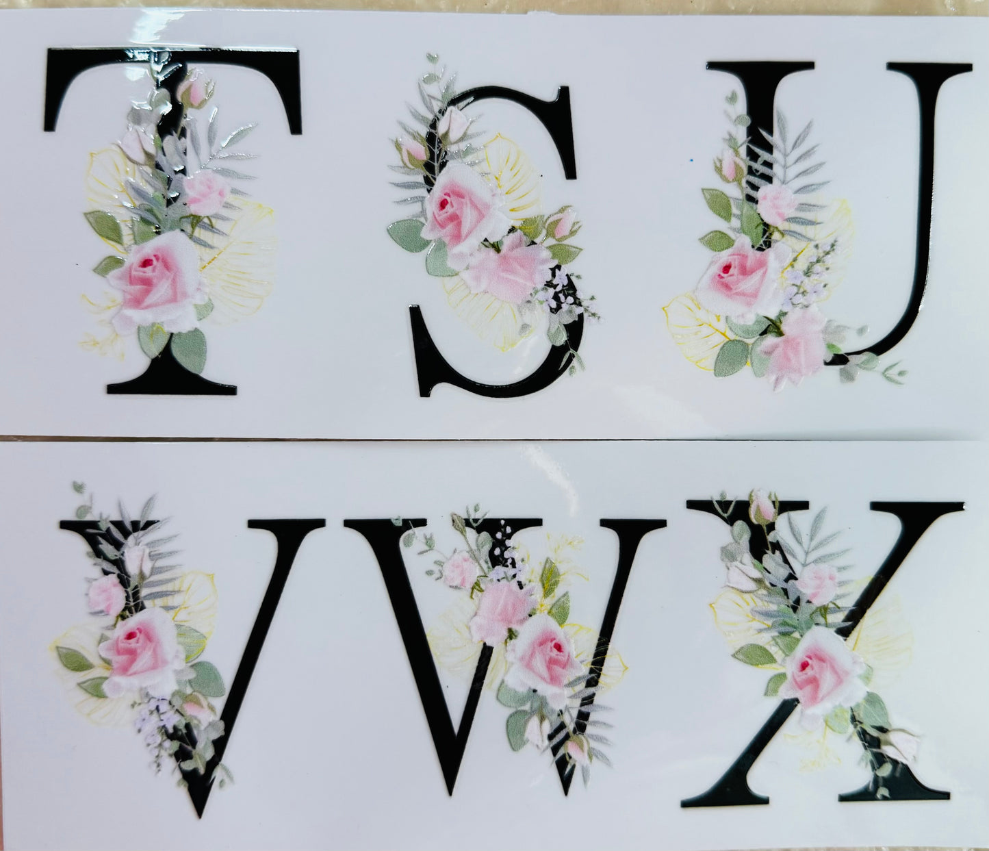 322 black and flowers Alphabet Grösse: ca. 7cm mal 7 cm