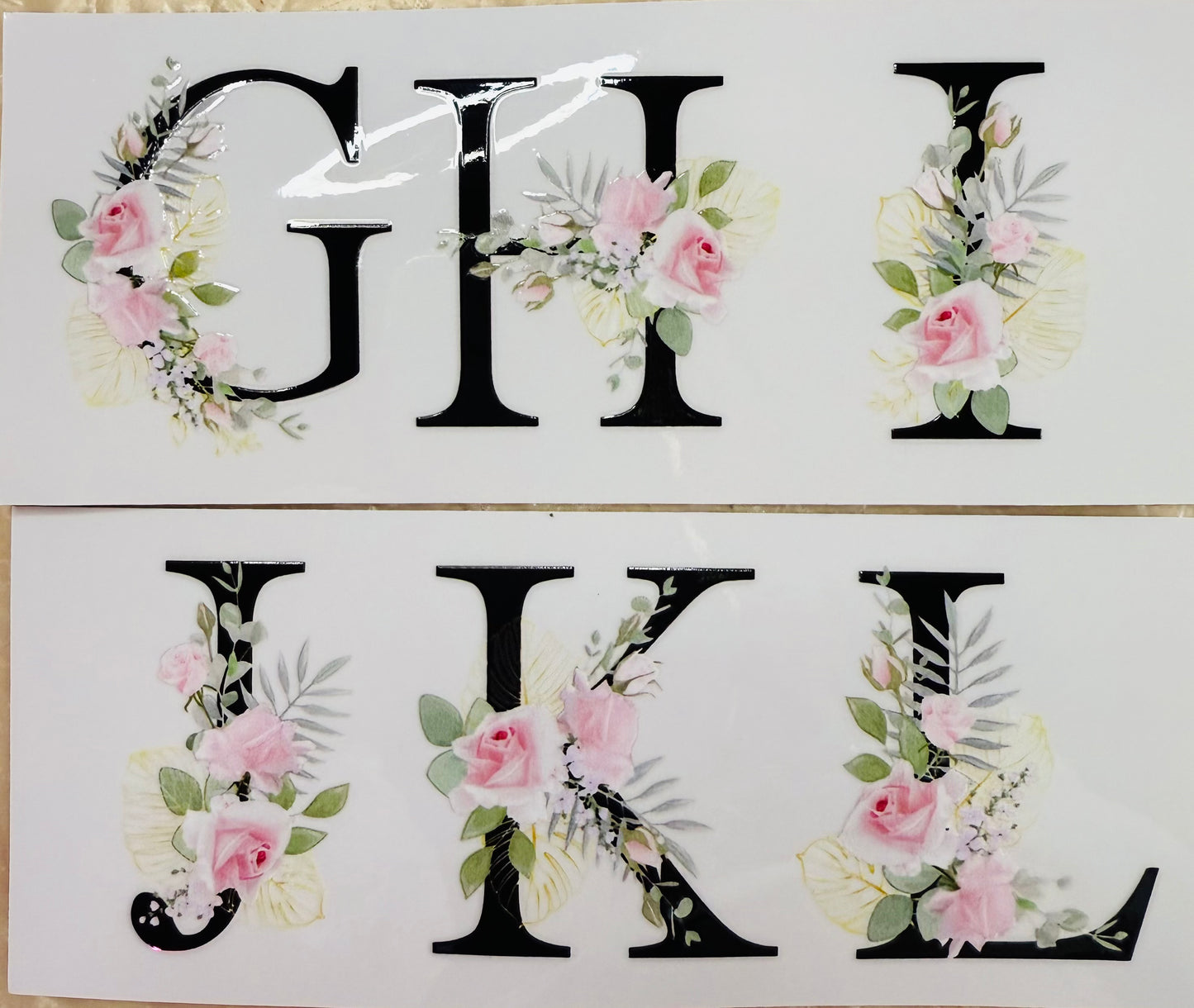 322 black and flowers Alphabet Grösse: ca. 7cm mal 7 cm