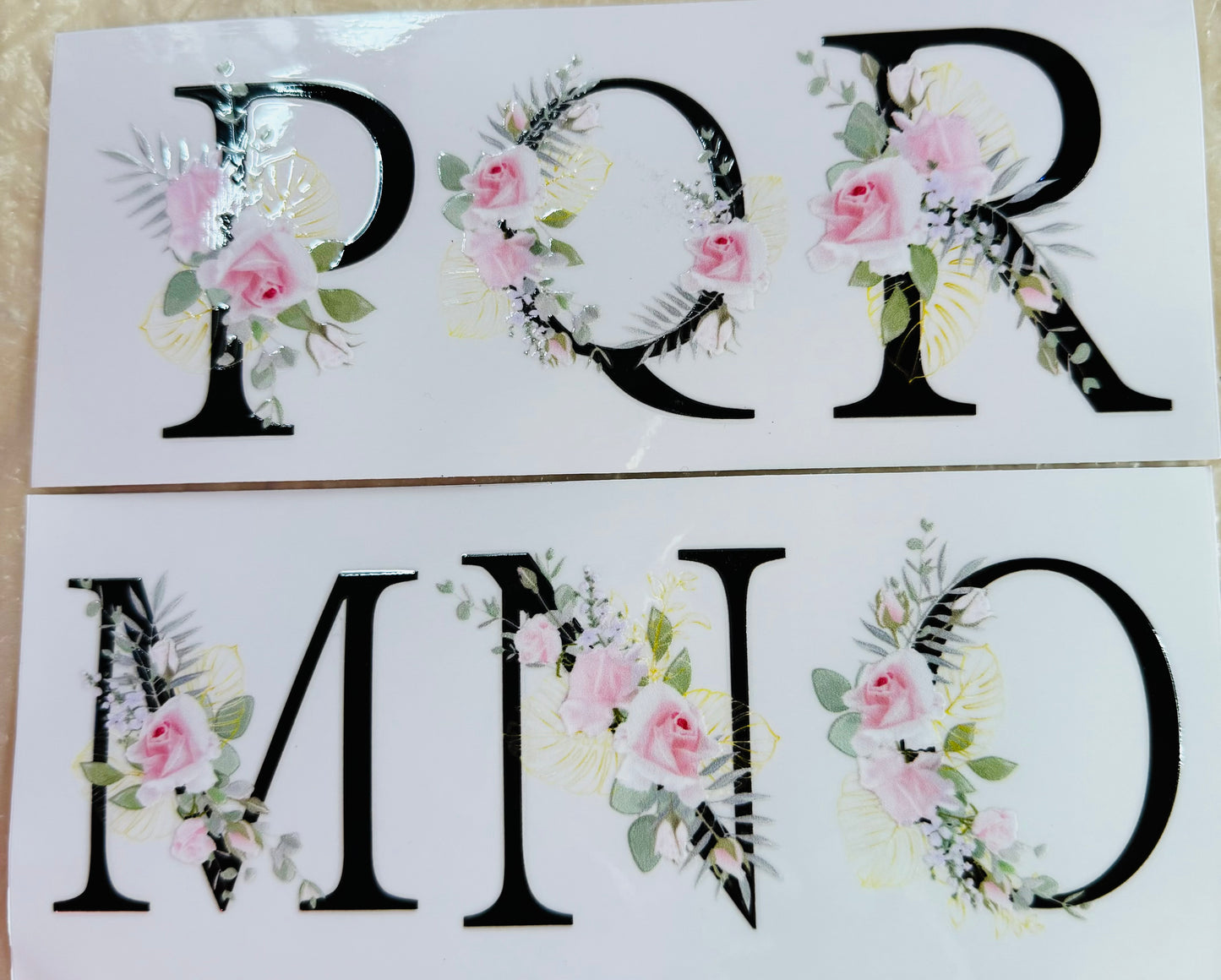 322 black and flowers Alphabet Grösse: ca. 7cm mal 7 cm