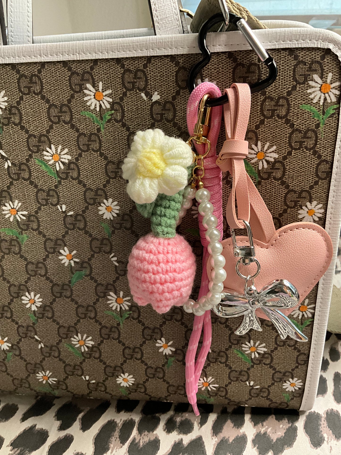 🎀 „Sweetheart Bloom“ – Taschen- & Schlüsselanhänger (Unikat)