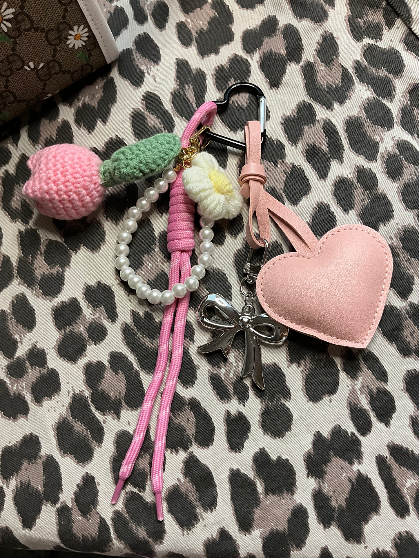 🎀 „Sweetheart Bloom“ – Taschen- & Schlüsselanhänger (Unikat)