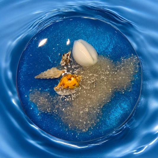 “Mini-Strand im Waschbecken – Stöpsel mit Sand & Muscheln”