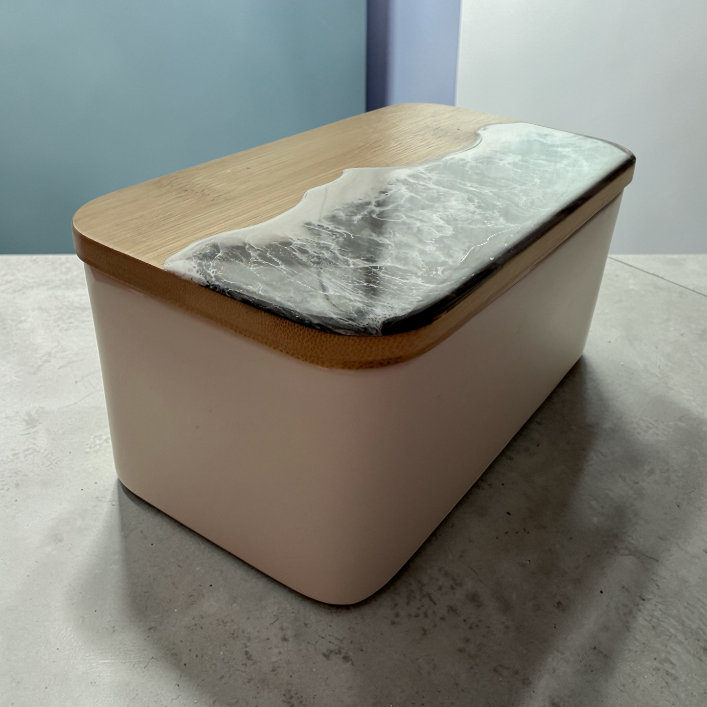 Butterdose Kuh mit Ocean Art Deckel aus Resin Bambus Keramik handveredelt maritime Kuechendeko Geschenkidee Unikat Küchenaccessoire