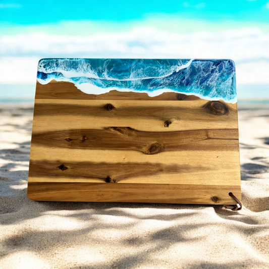 Ocean Vibes für dein Zuhause – Servier- & Schneidebrett mit Resin-Wellenkunst