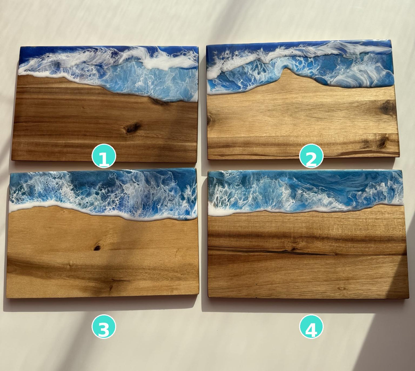 „Ocean Breeze – handveredelte Akazienholz-Brettchen mit Resin-Wellen“