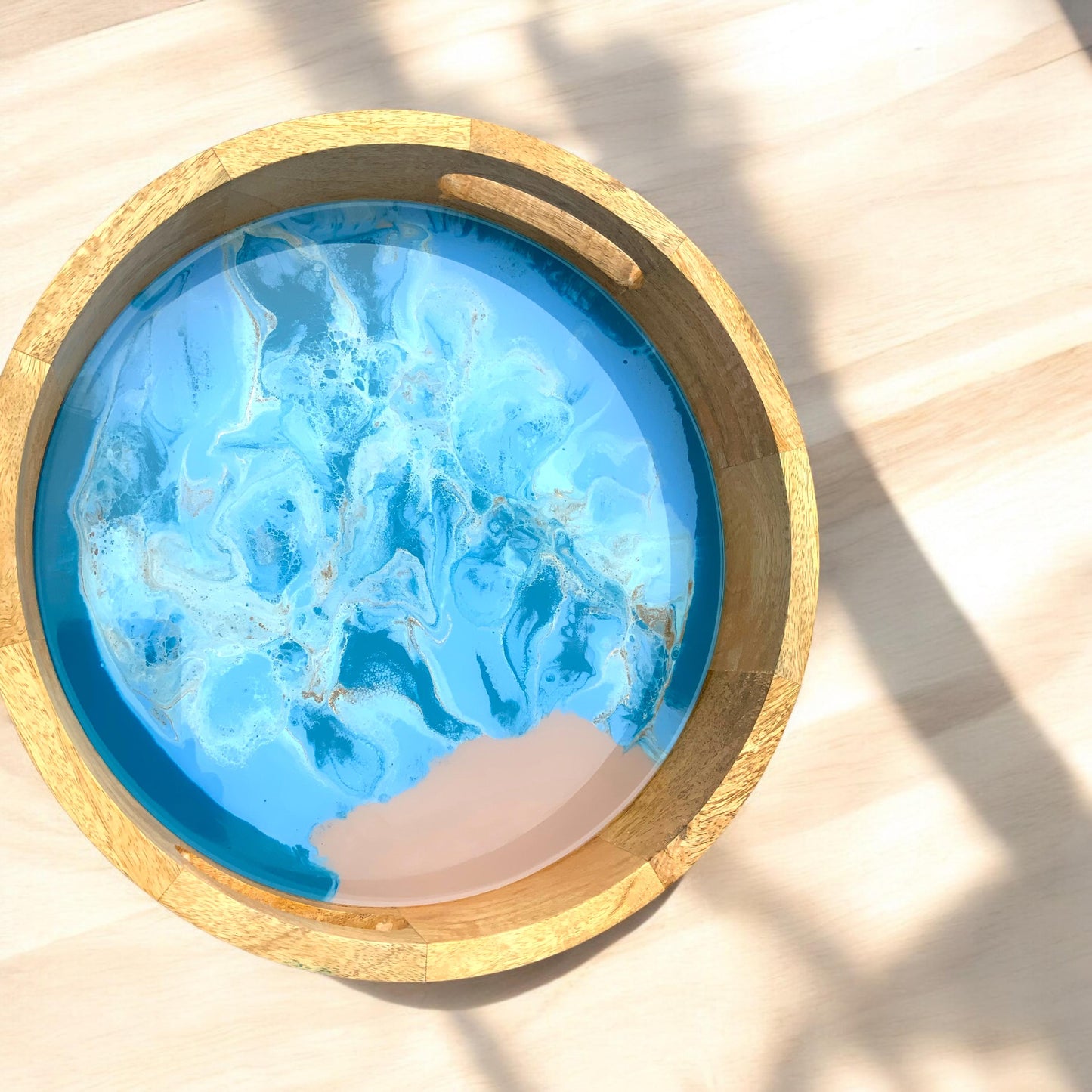 Mango Holz Tablett mit Resin Ocean Art rund Deko Geschenk maritim