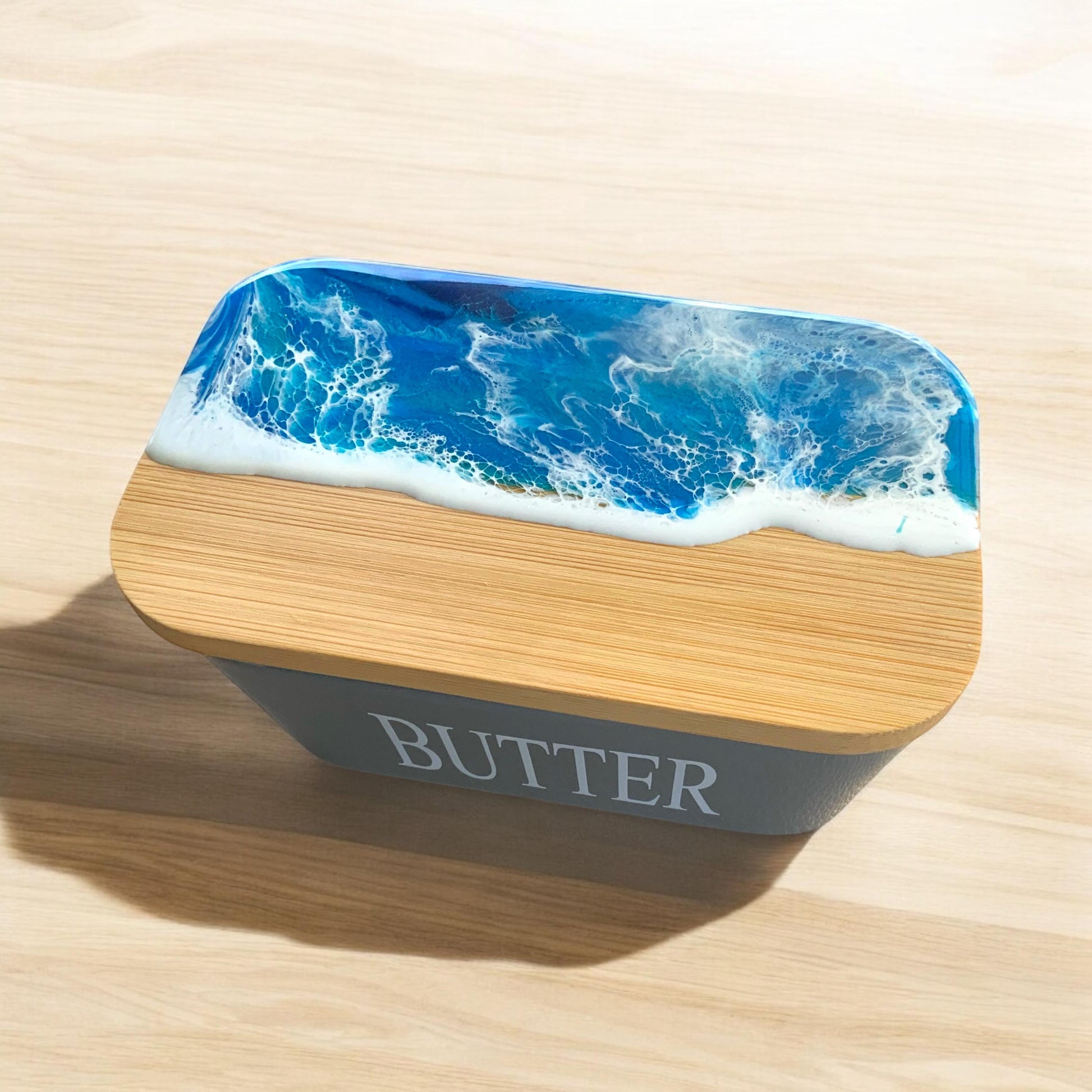 Butterdose mit Ocean Art Deckel aus Resin Bambus Keramik handveredelt maritime Kuechendeko Geschenkidee Unikat Küchenaccessoire